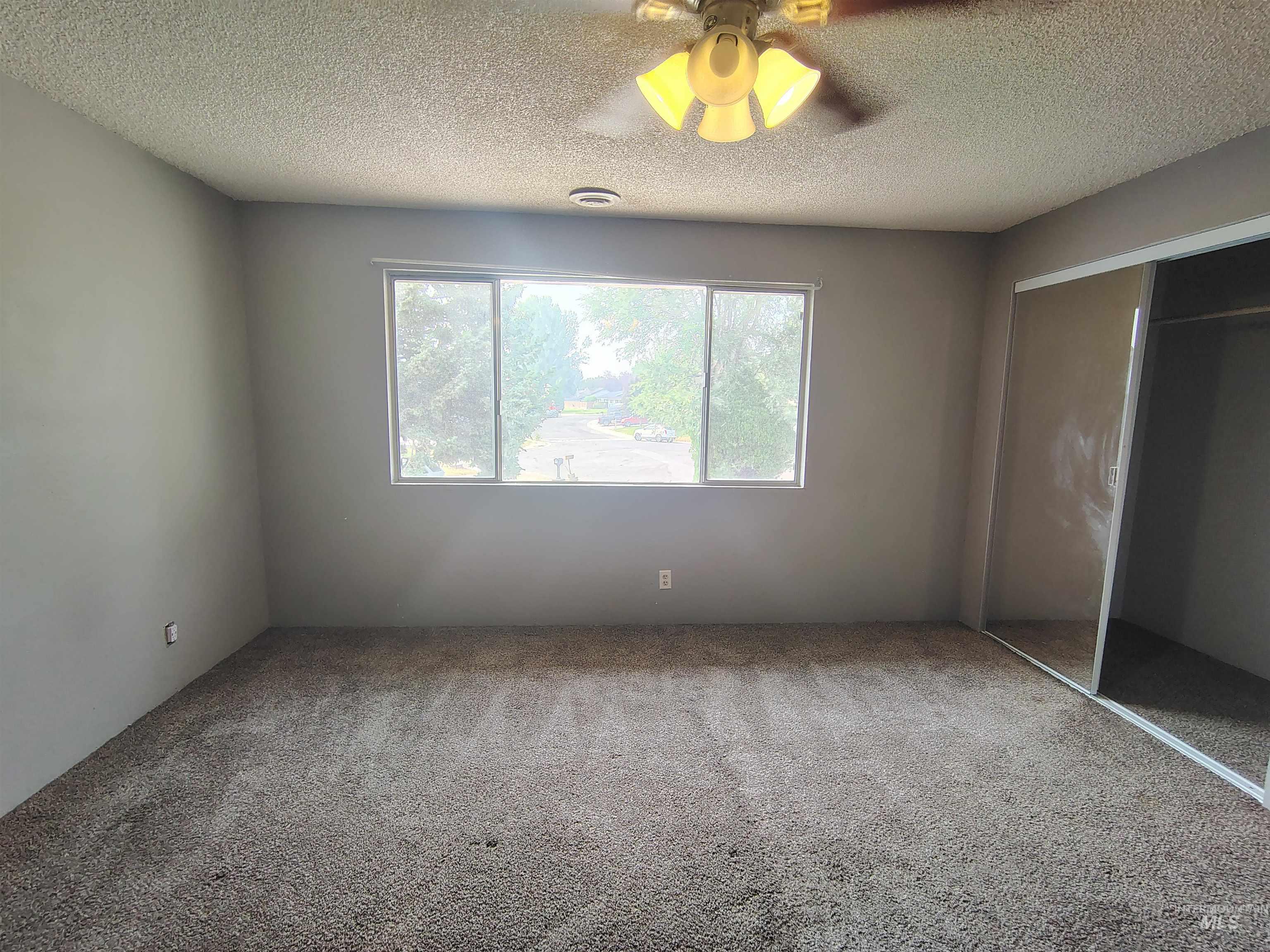 647 Brookside Ct Property Photo 15