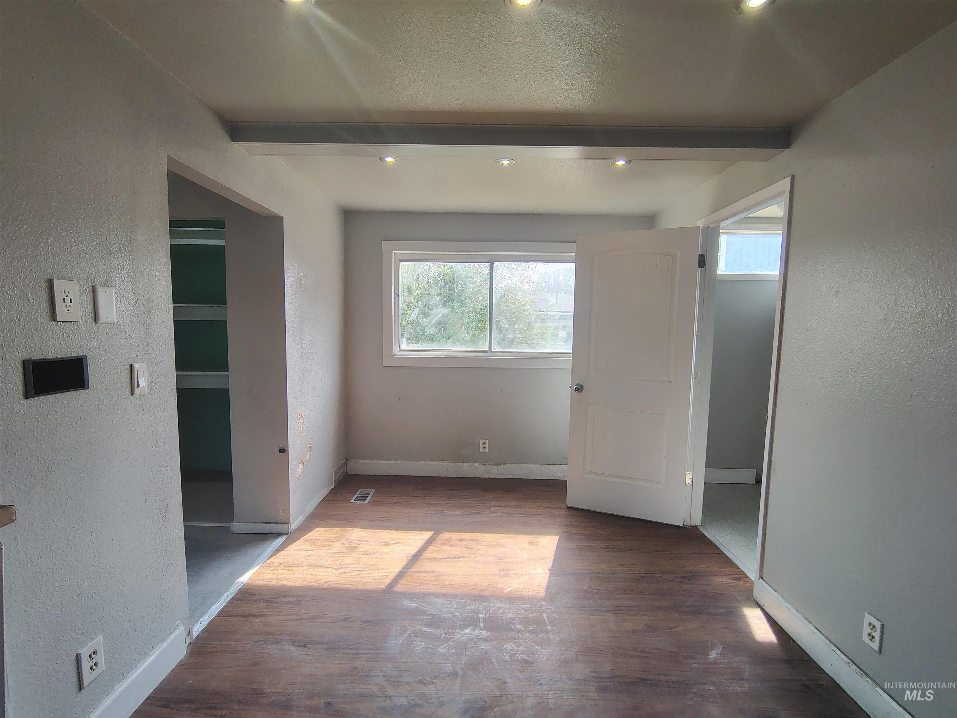 647 Brookside Ct Property Photo 18