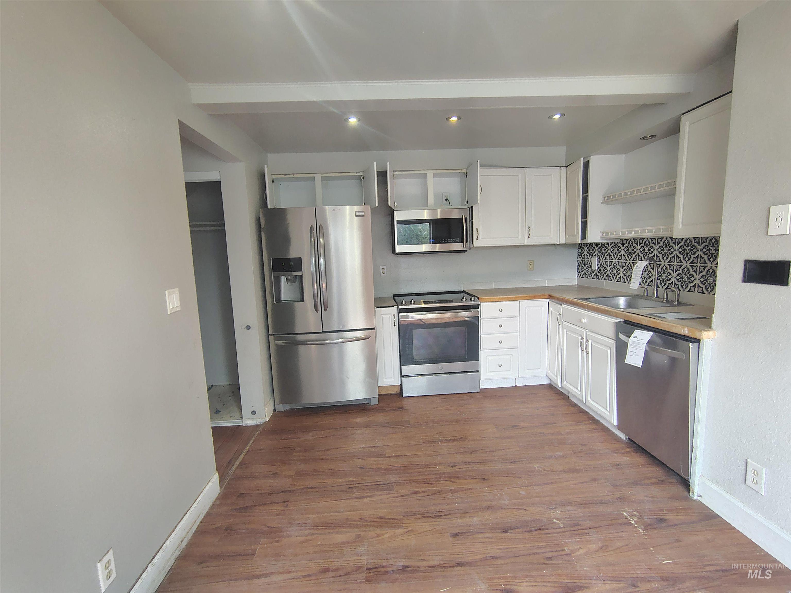 647 Brookside Ct Property Photo 25