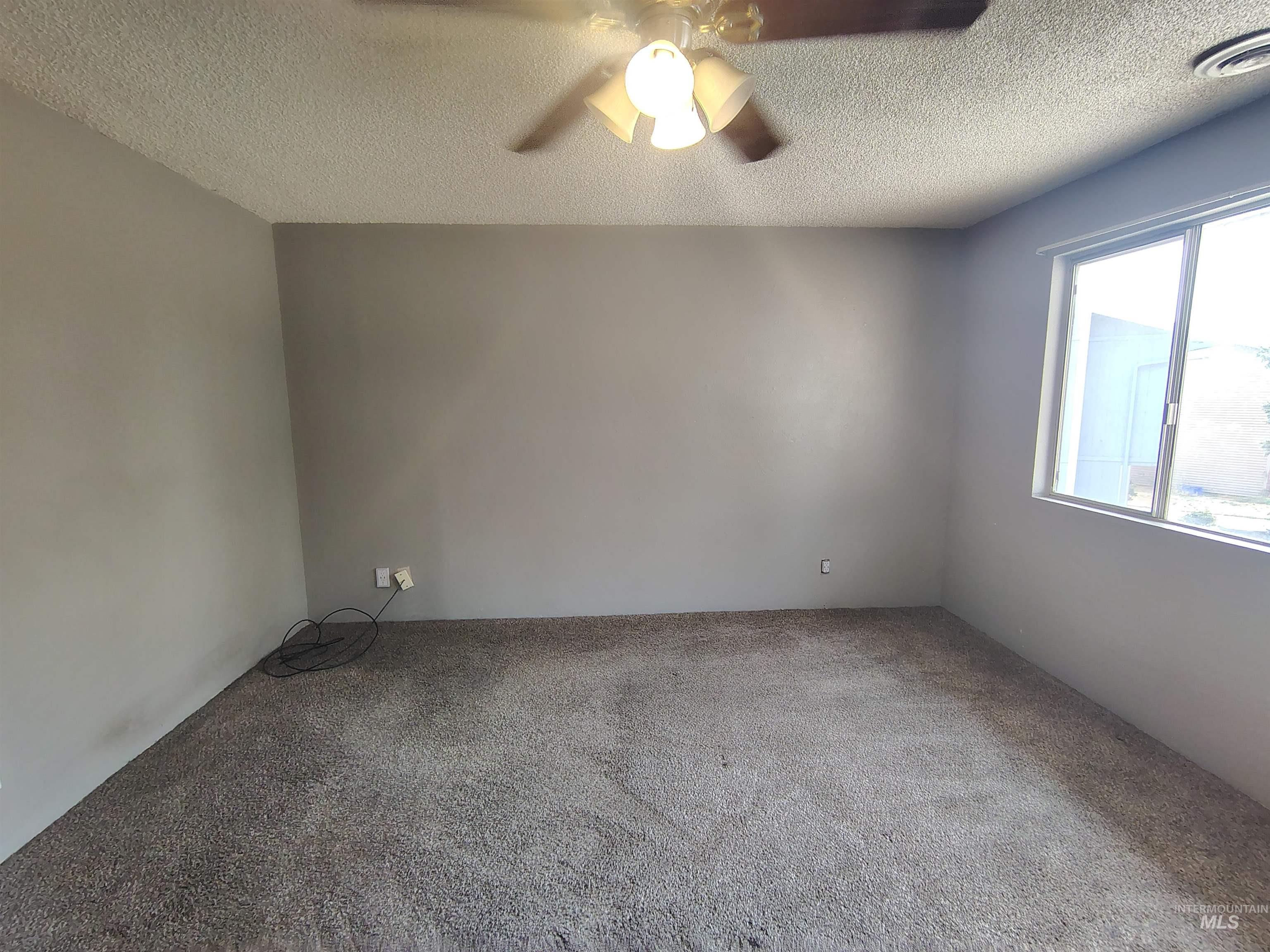 647 Brookside Ct Property Photo 27