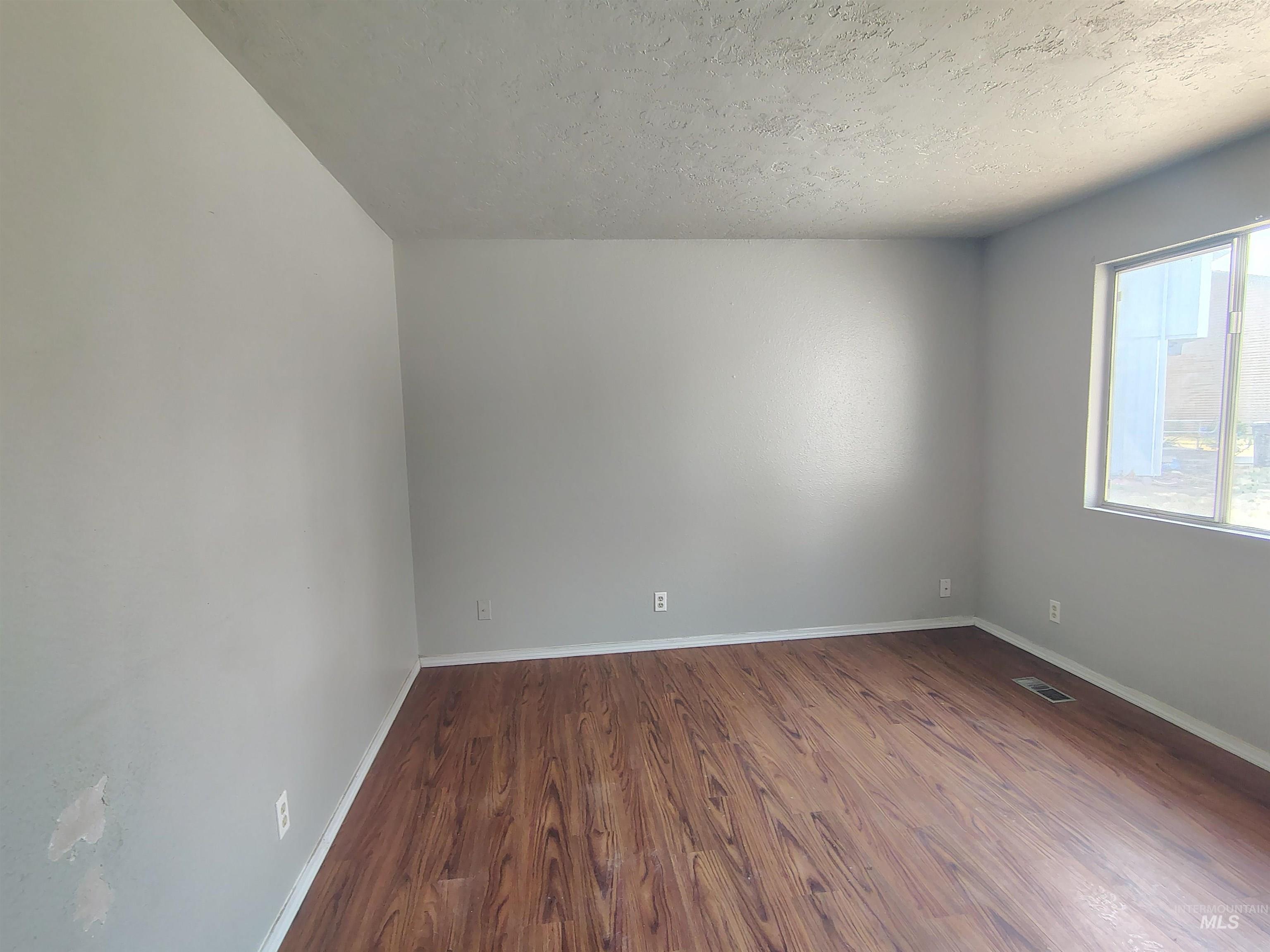 647 Brookside Ct Property Photo 32