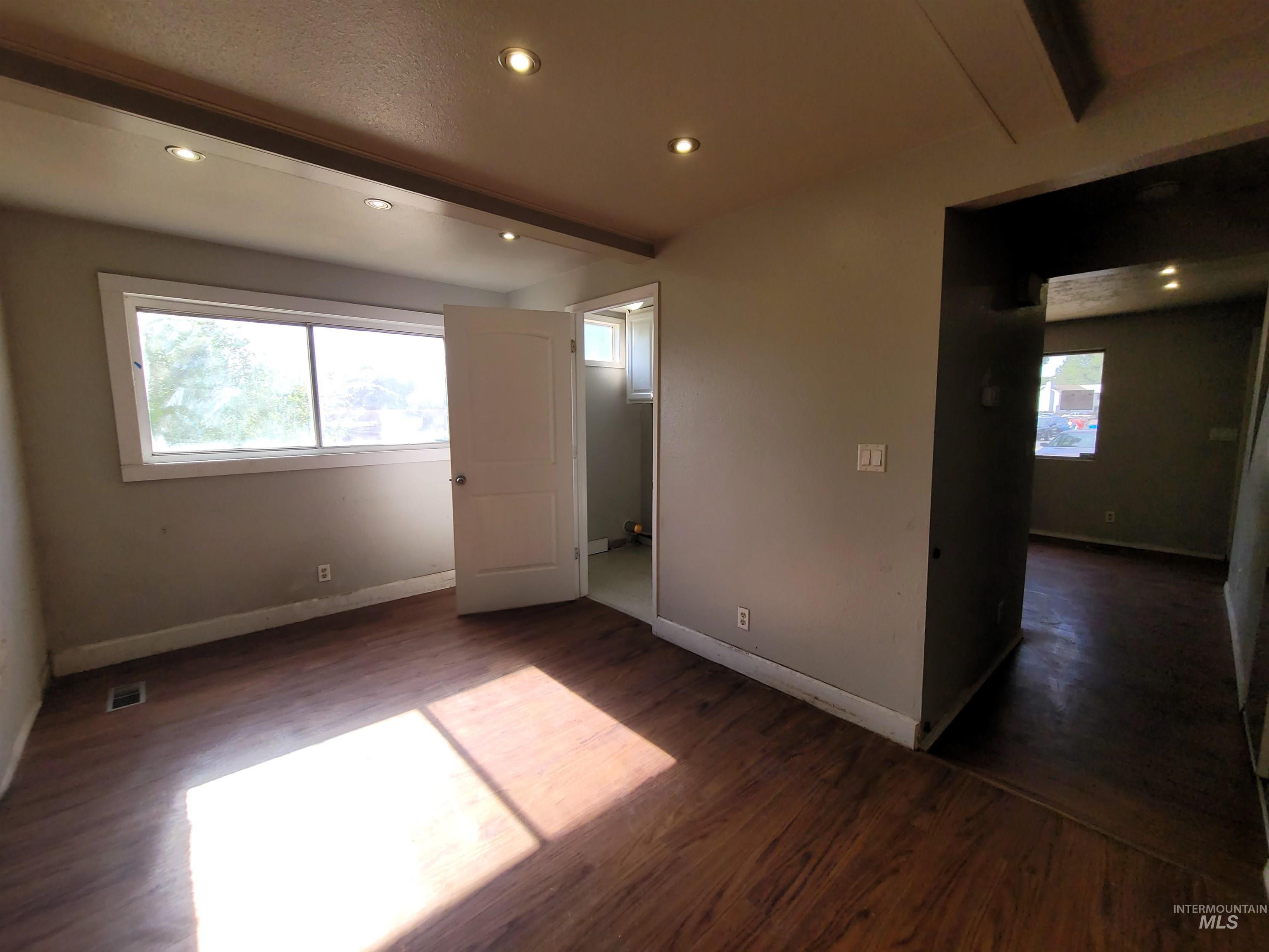 647 Brookside Ct Property Photo 36