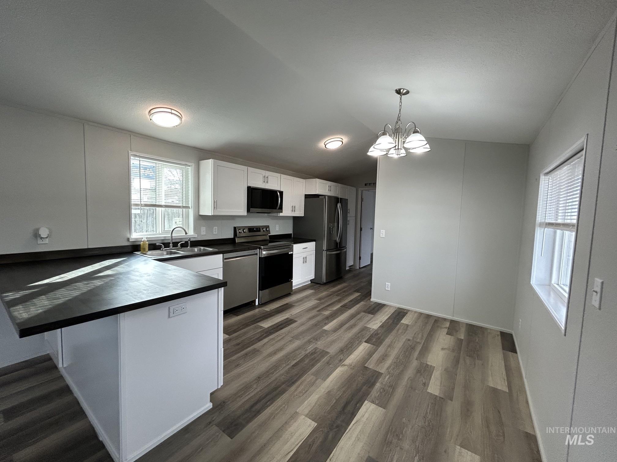 1430 Chestnut Property Photo 8
