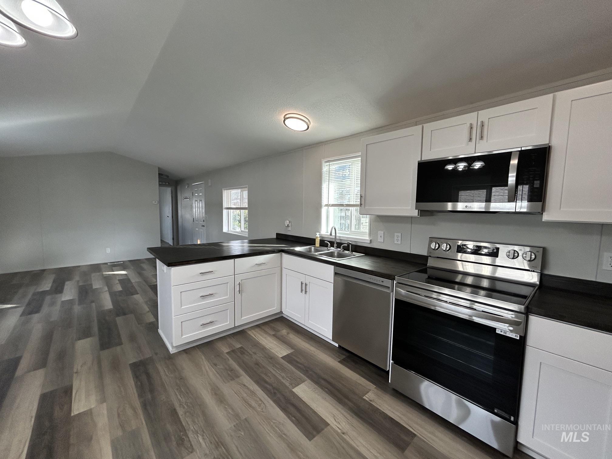 1430 Chestnut Property Photo 9