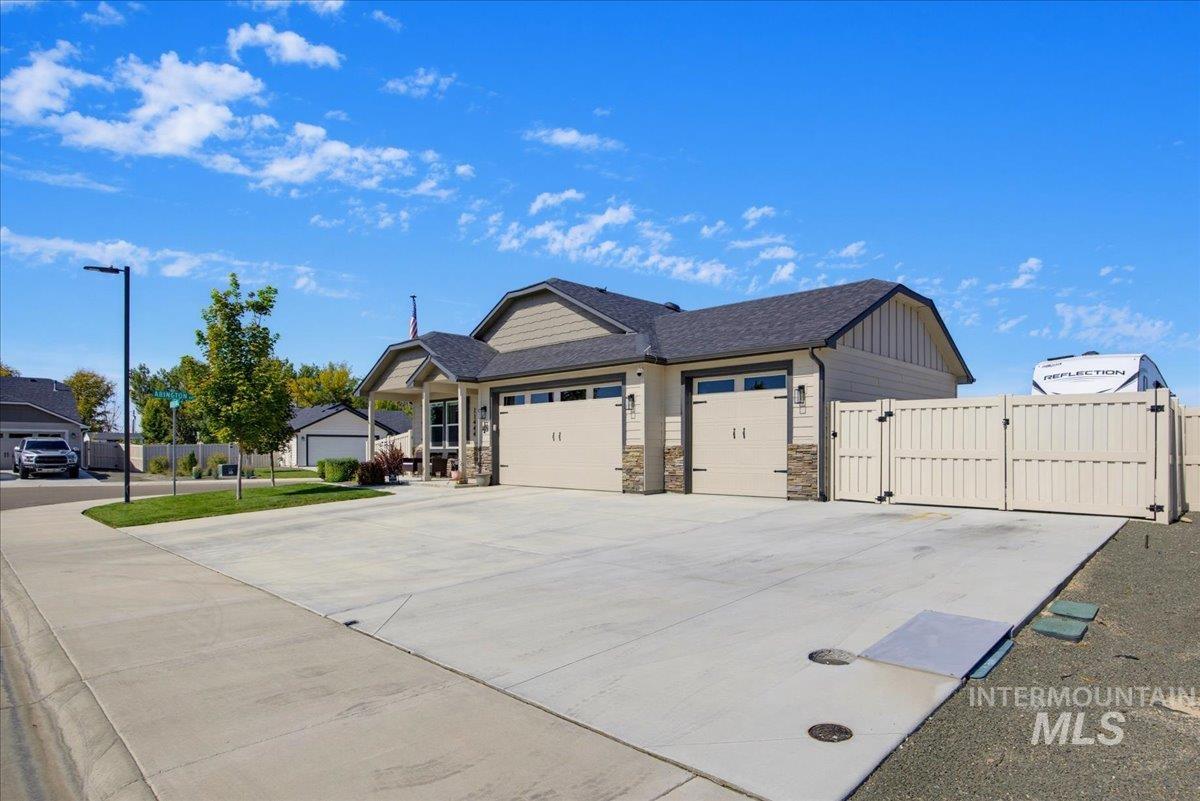 11444 Queensland Dr. Property Photo 4