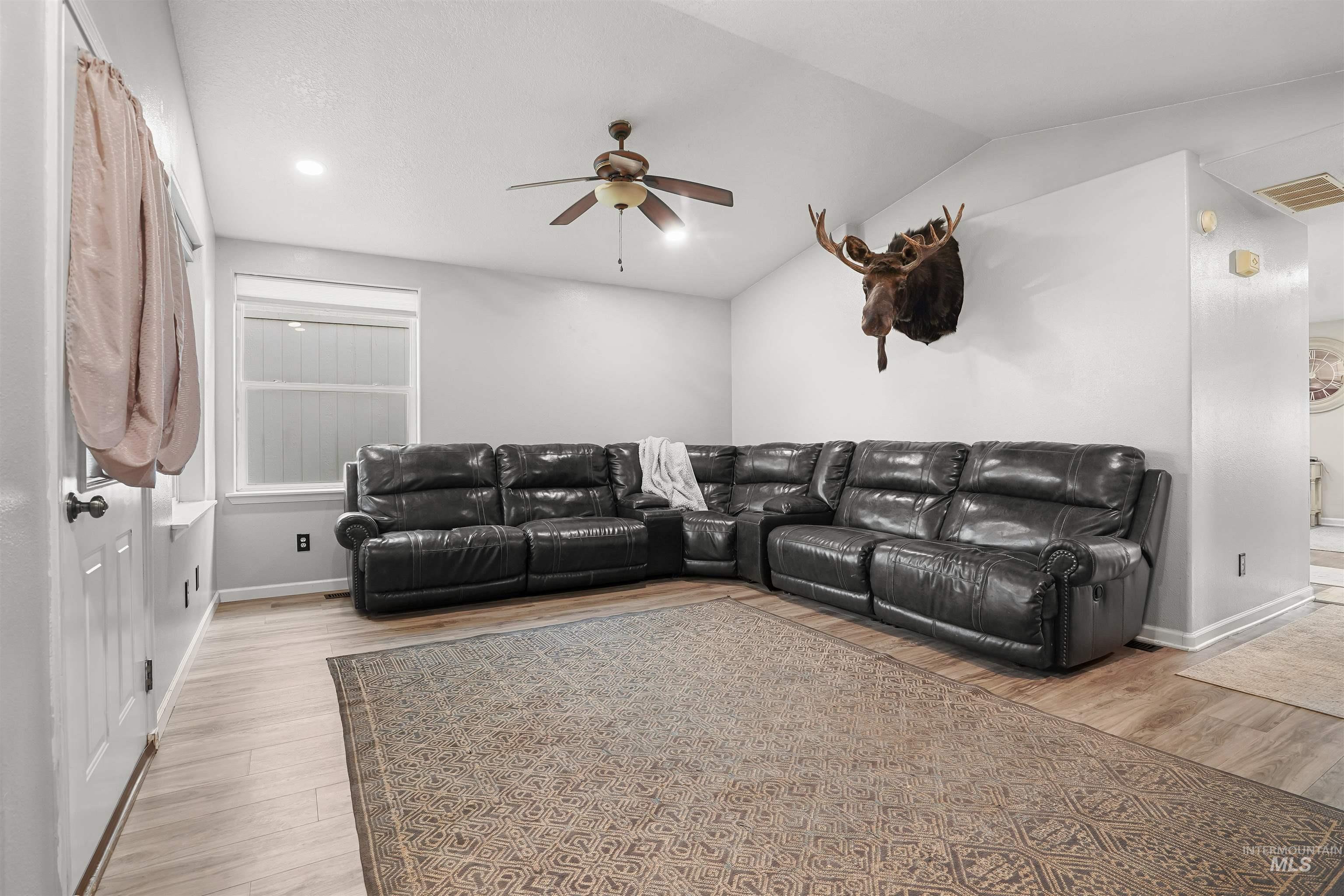 1238 Inca Dr Property Photo 3