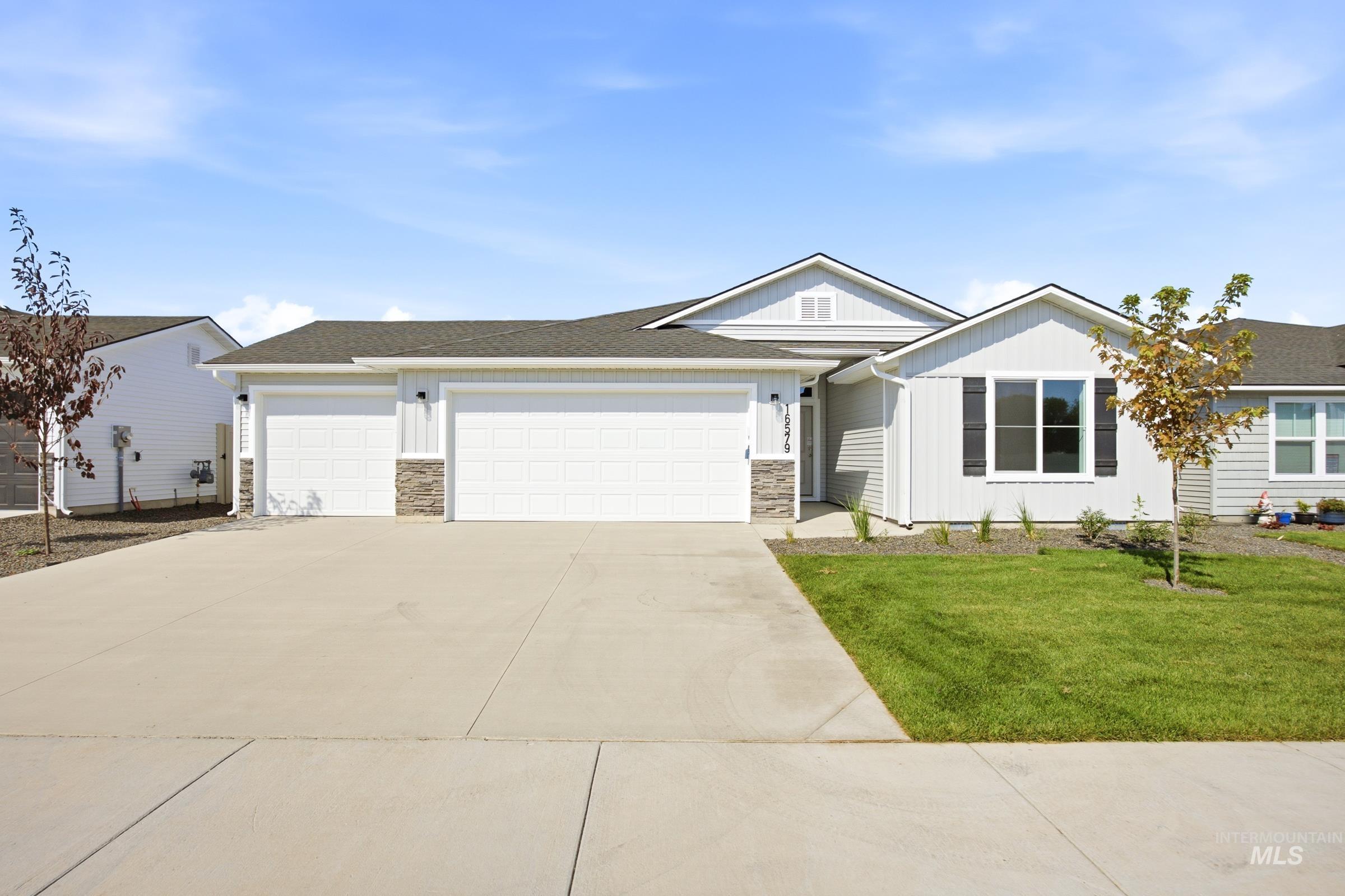 5321 E Rolling Thunder Ct Property Photo 1