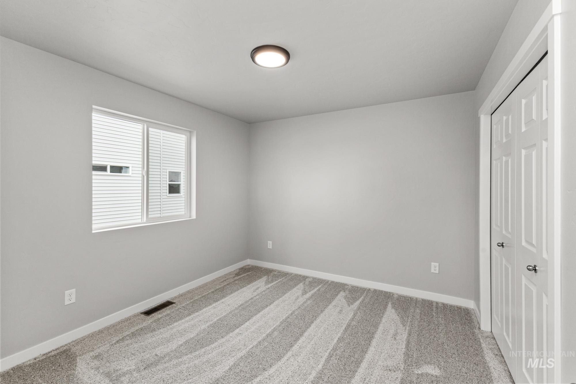 13319 Bank St Property Photo 14