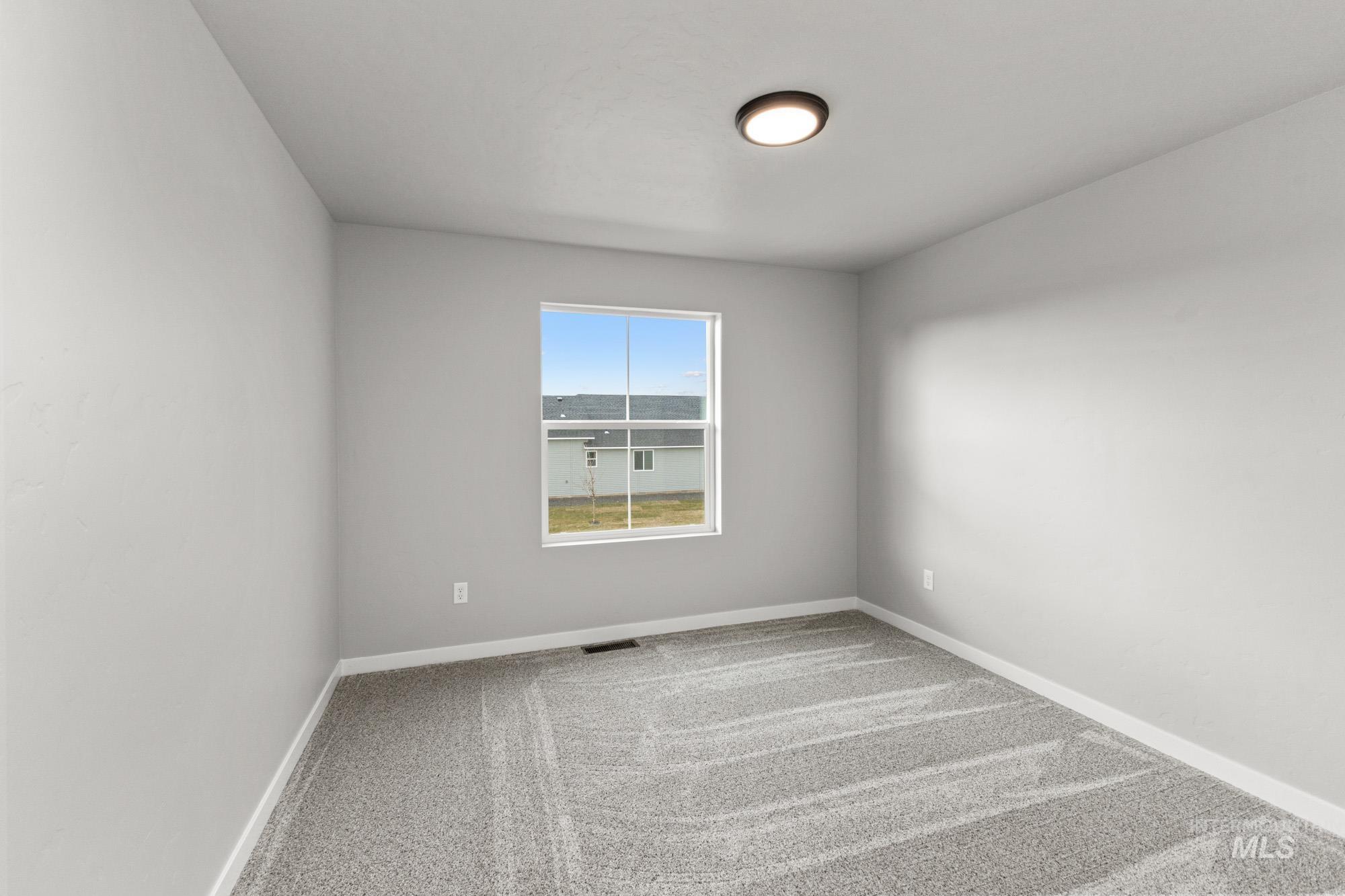 13319 Bank St Property Photo 15