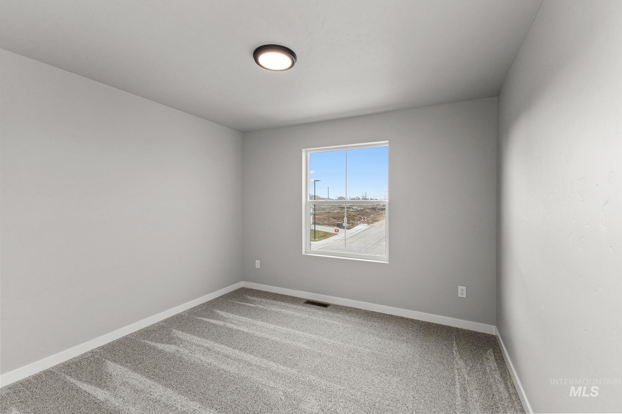 13319 Bank St Property Photo 17