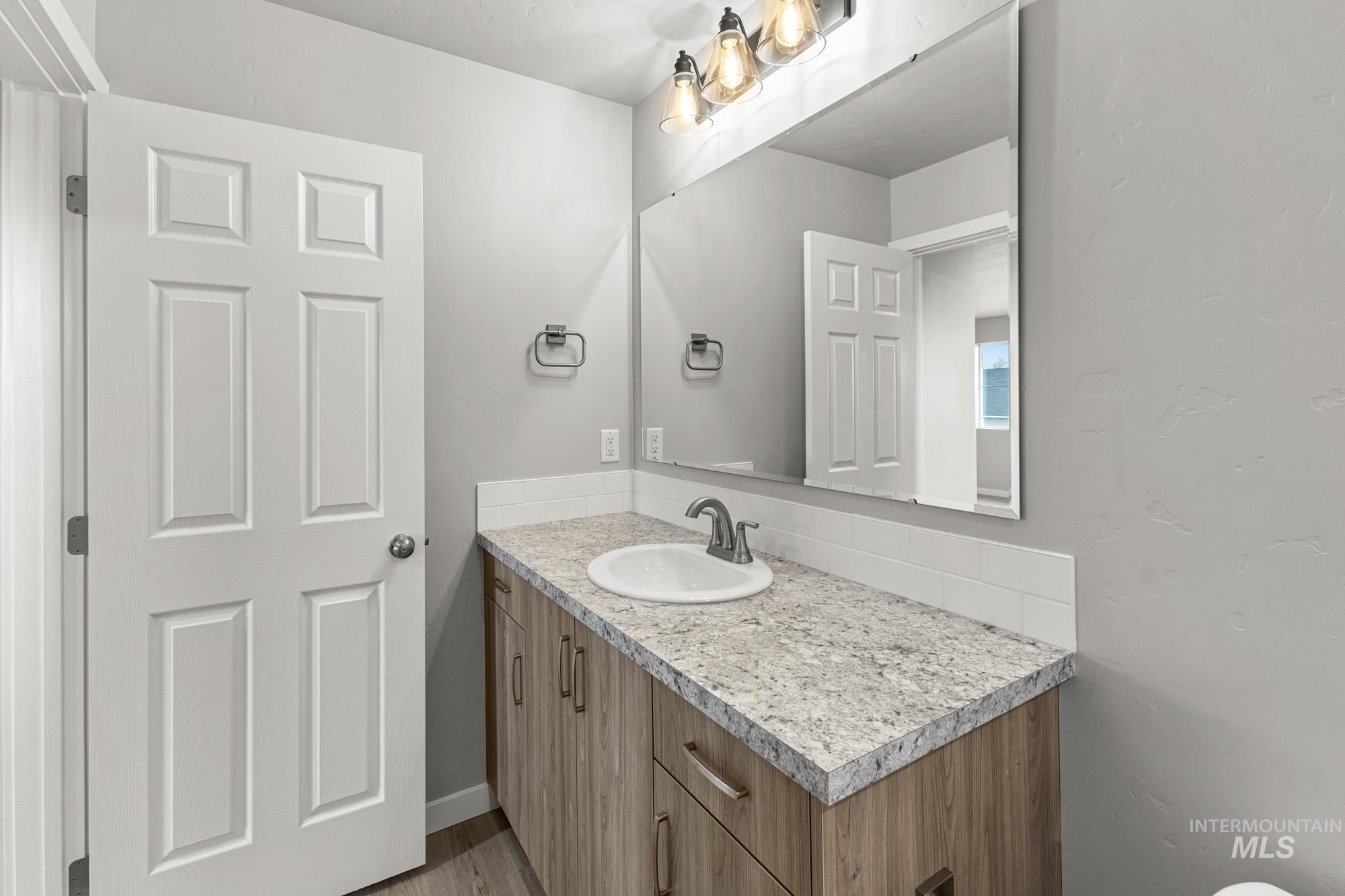 13319 Bank St Property Photo 19