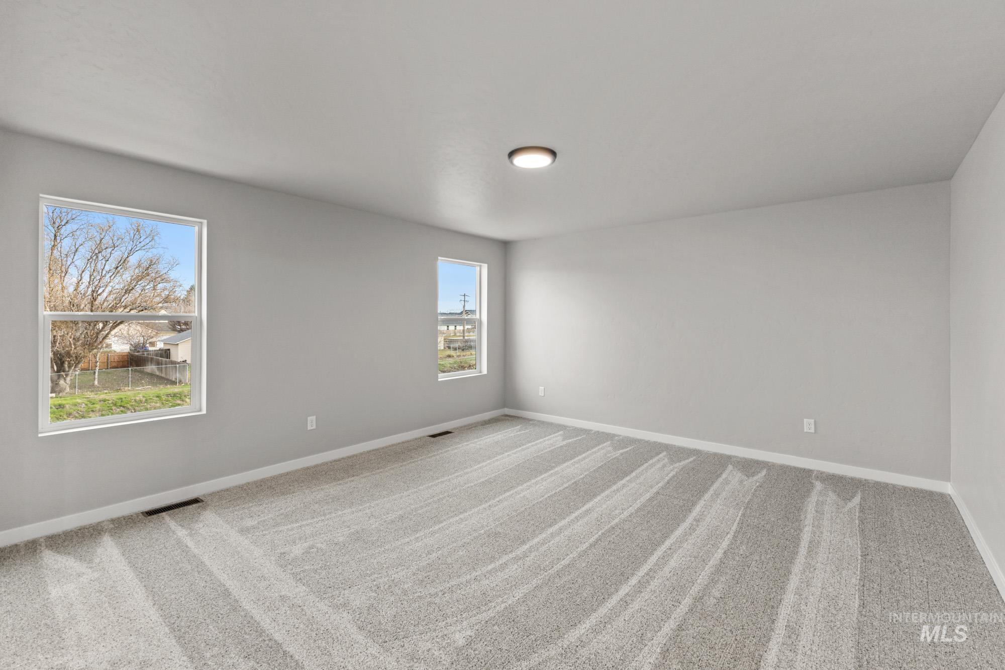 13319 Bank St Property Photo 22