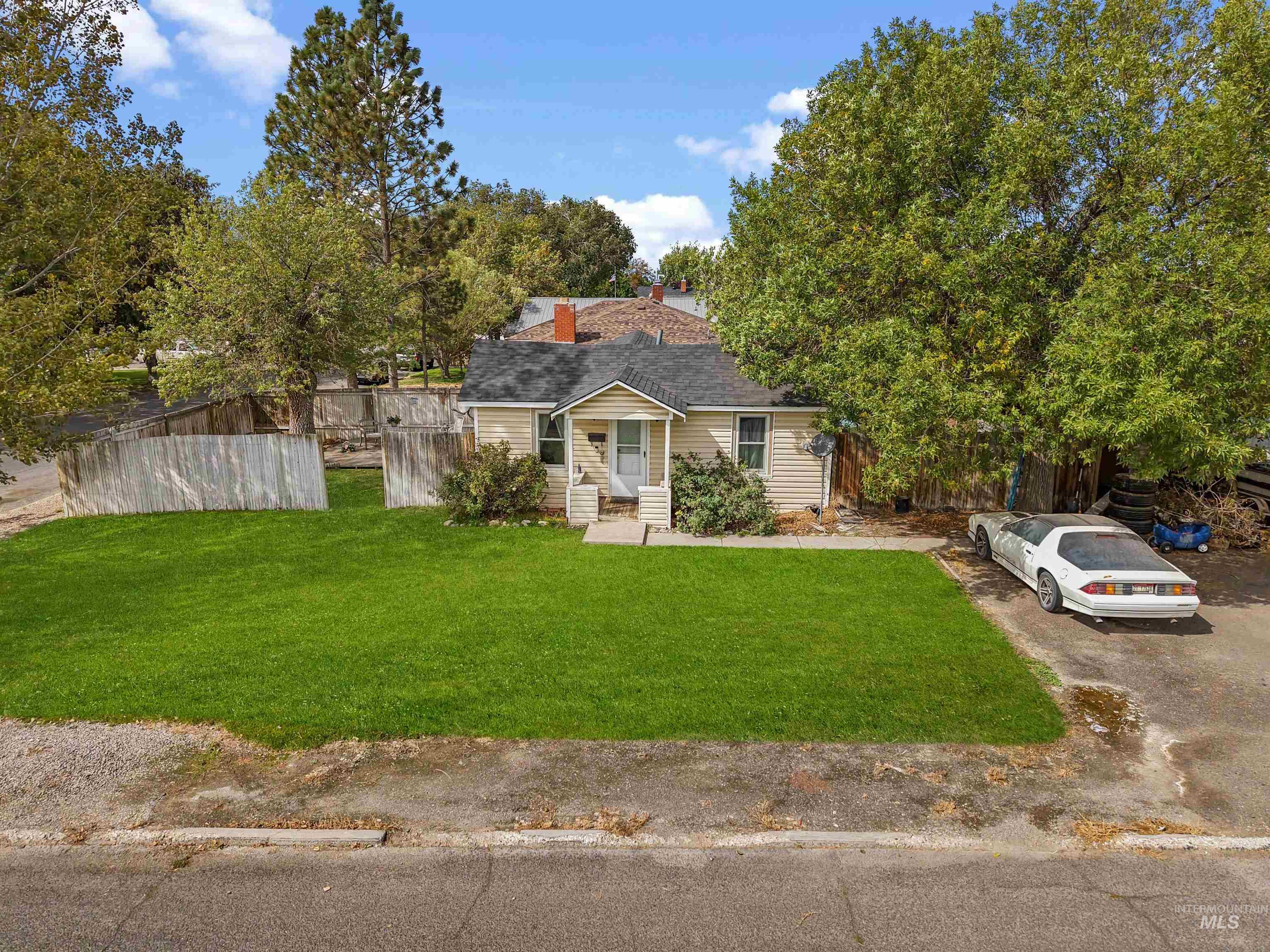 300 14th Ave N Property Photo 19