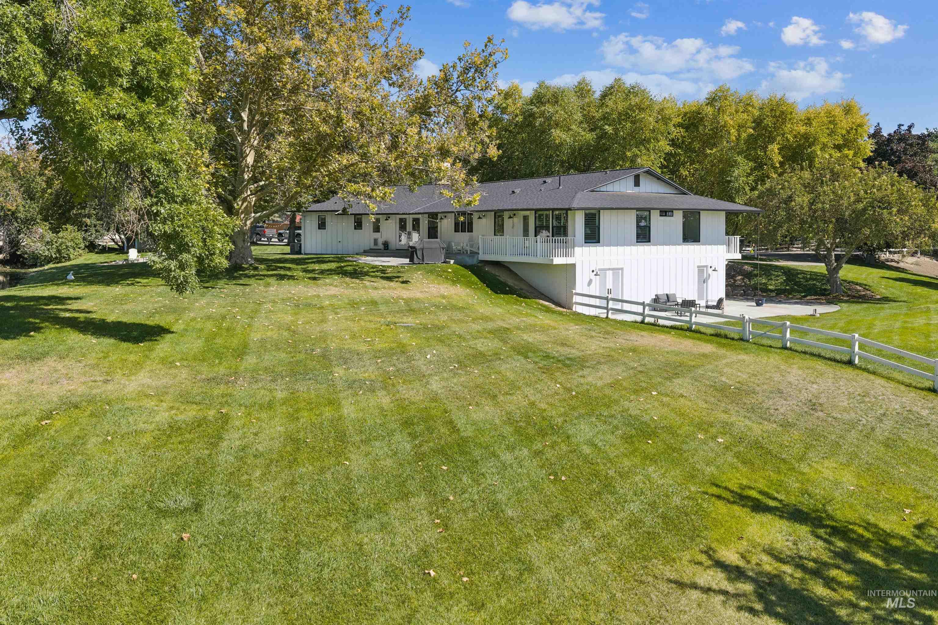 1381 W Meander Dr Property Photo 8