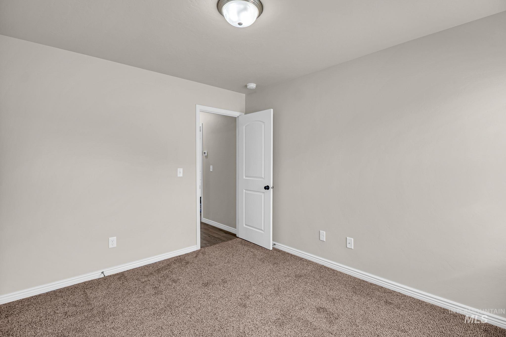 672 Heidi Ave Property Photo 19