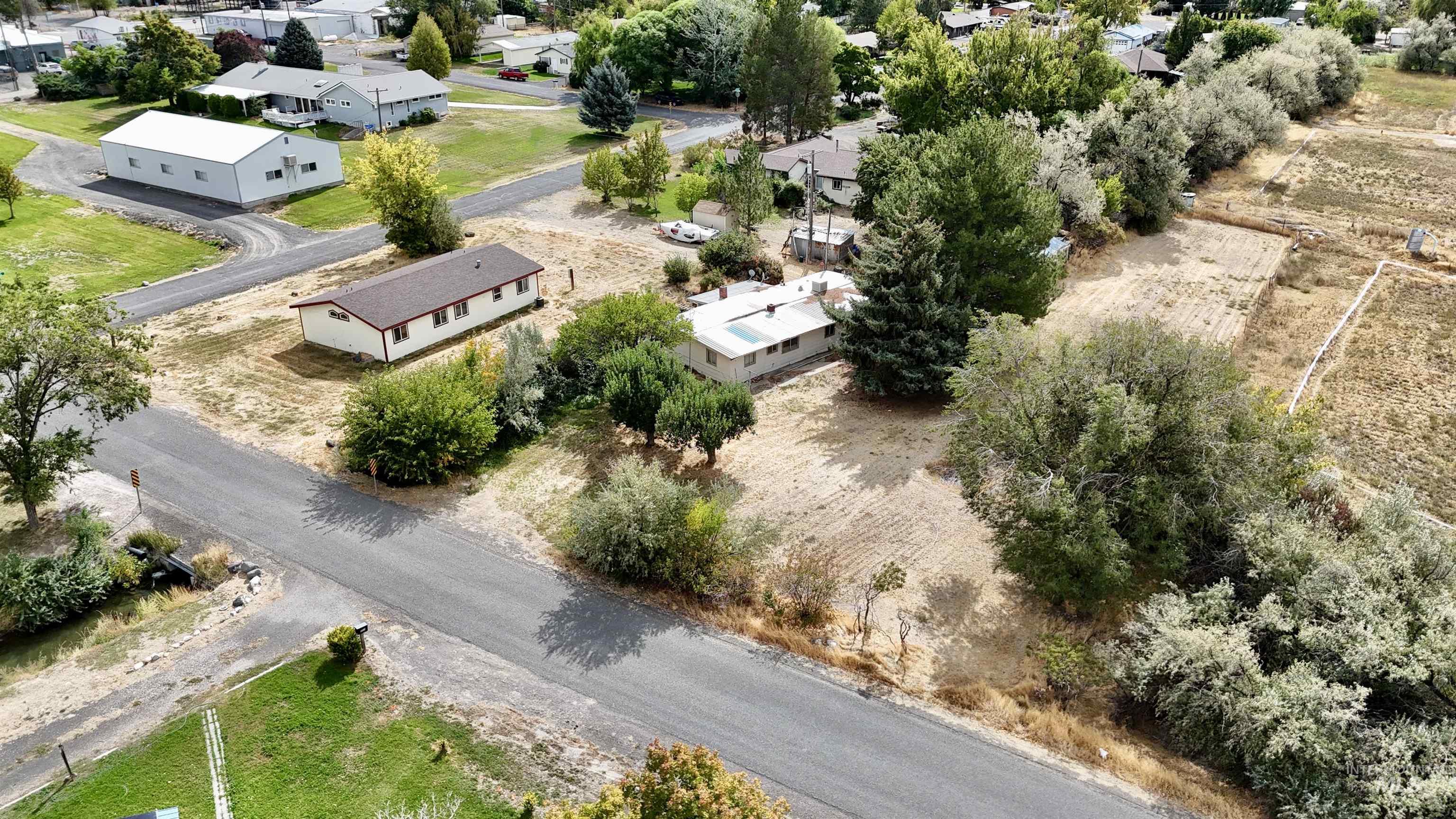250 S 2nd Ave Property Photo 3