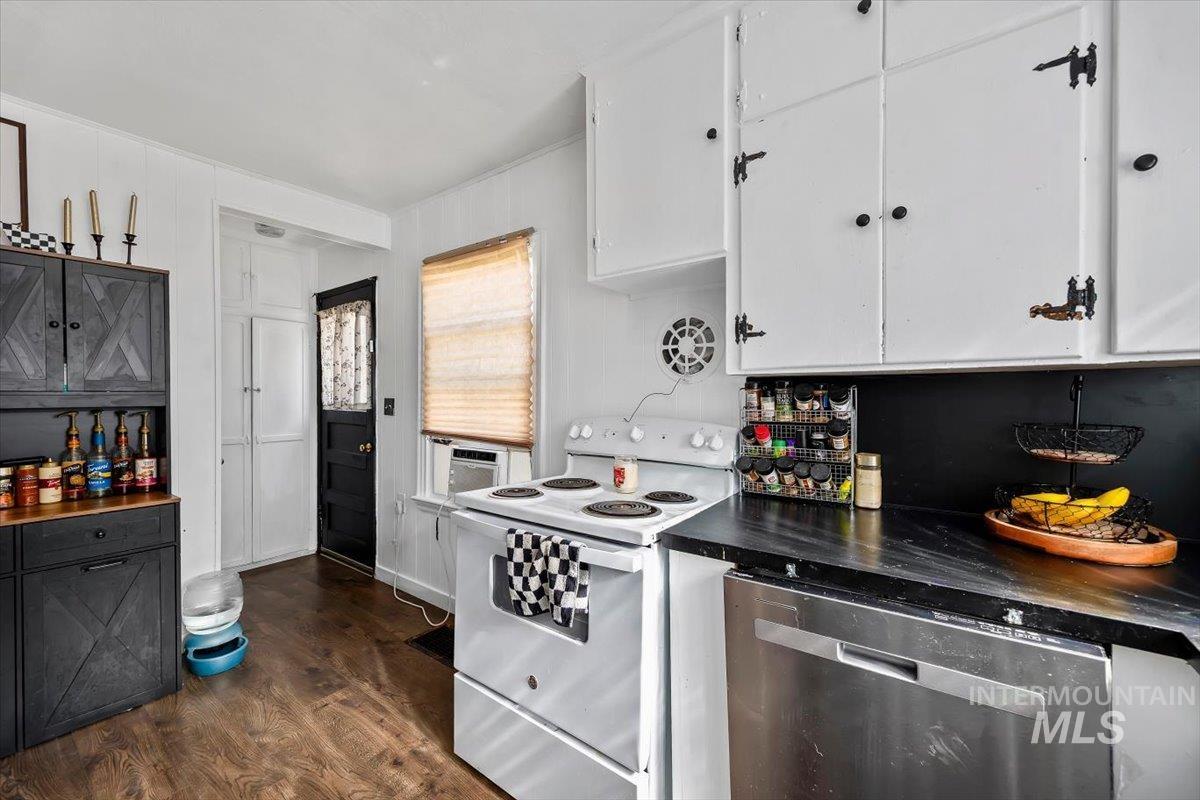 166 Carney St Property Photo 11