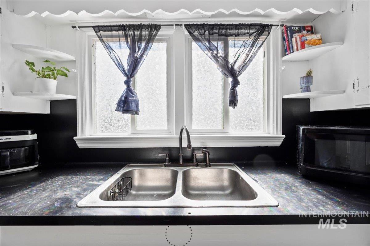166 Carney St Property Photo 13