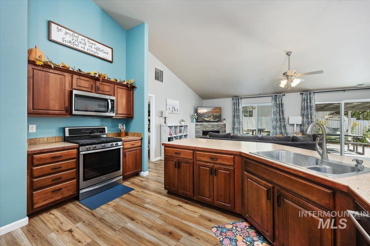 1504 N Evergreen St Property Photo 11