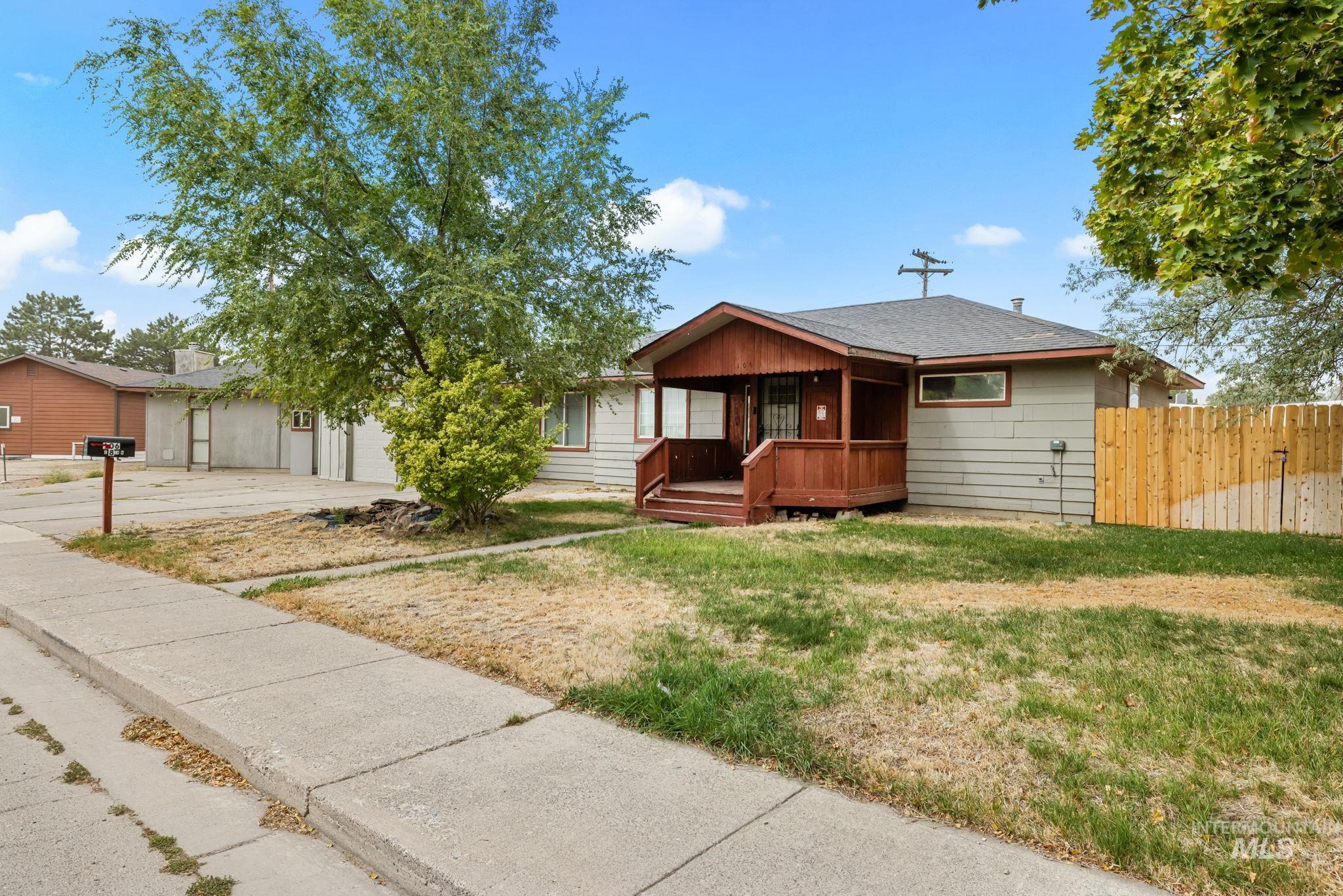 106 E 8th Property Photo 3
