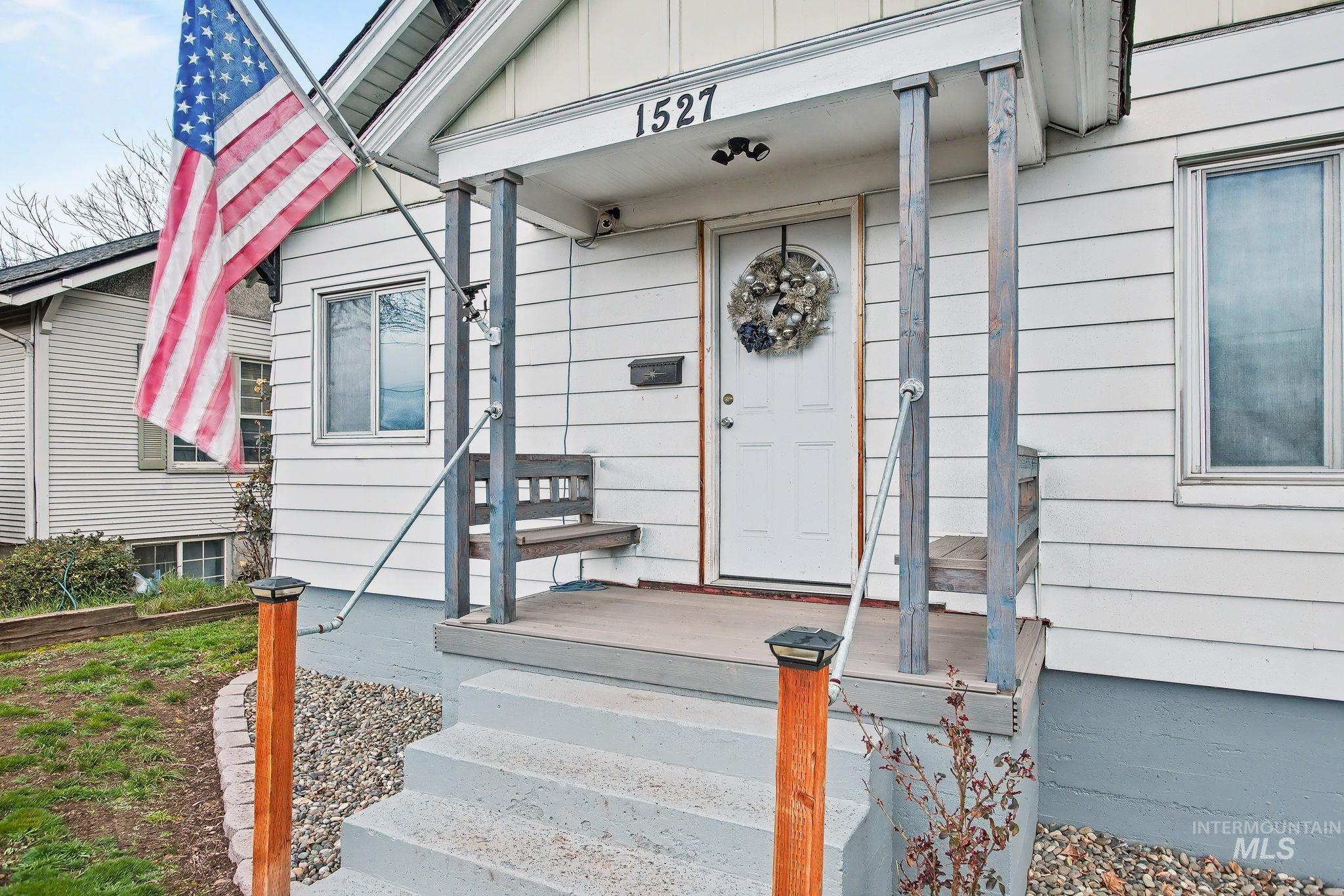 1527 11th Avenue Property Photo 1