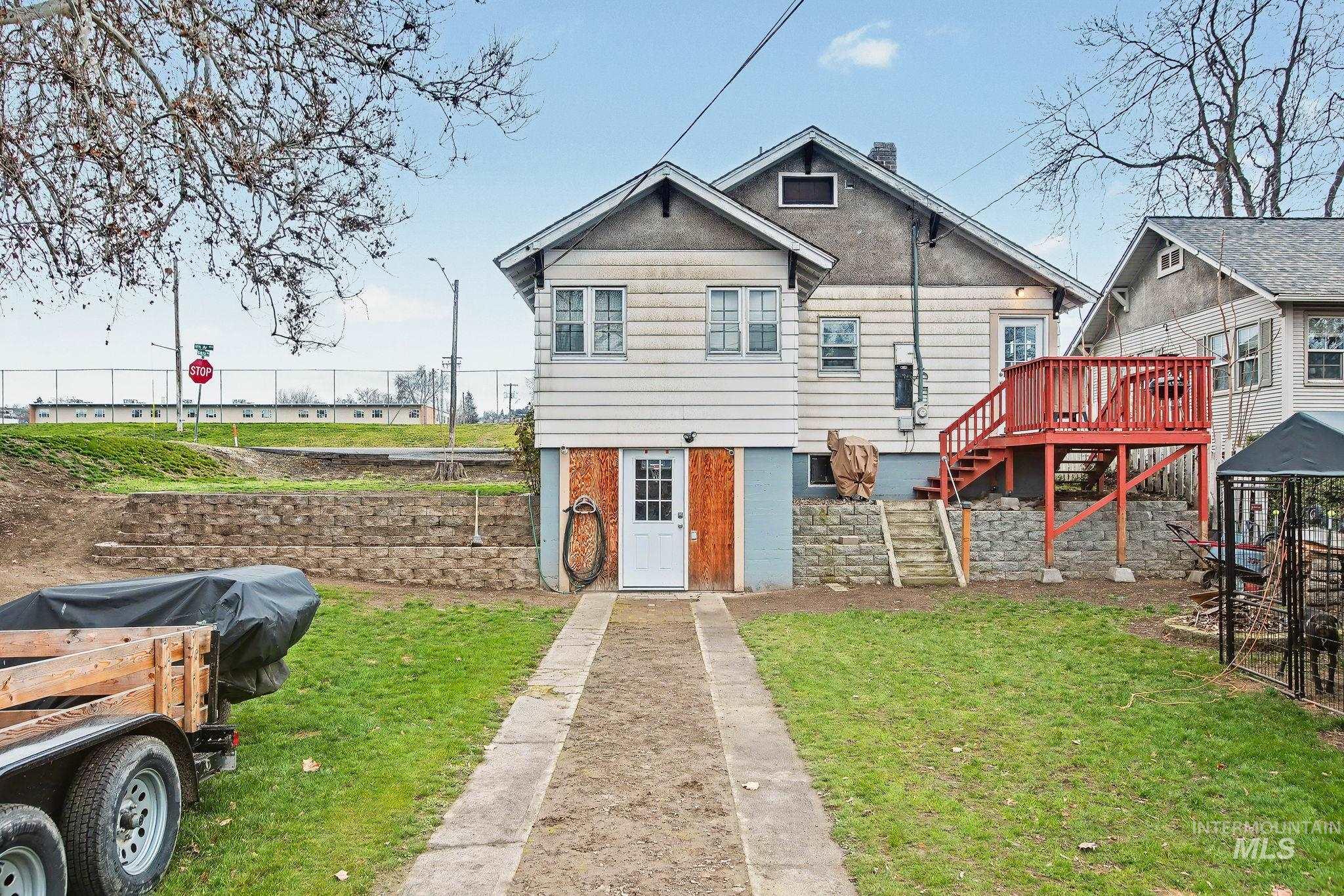 1527 11th Avenue Property Photo 3