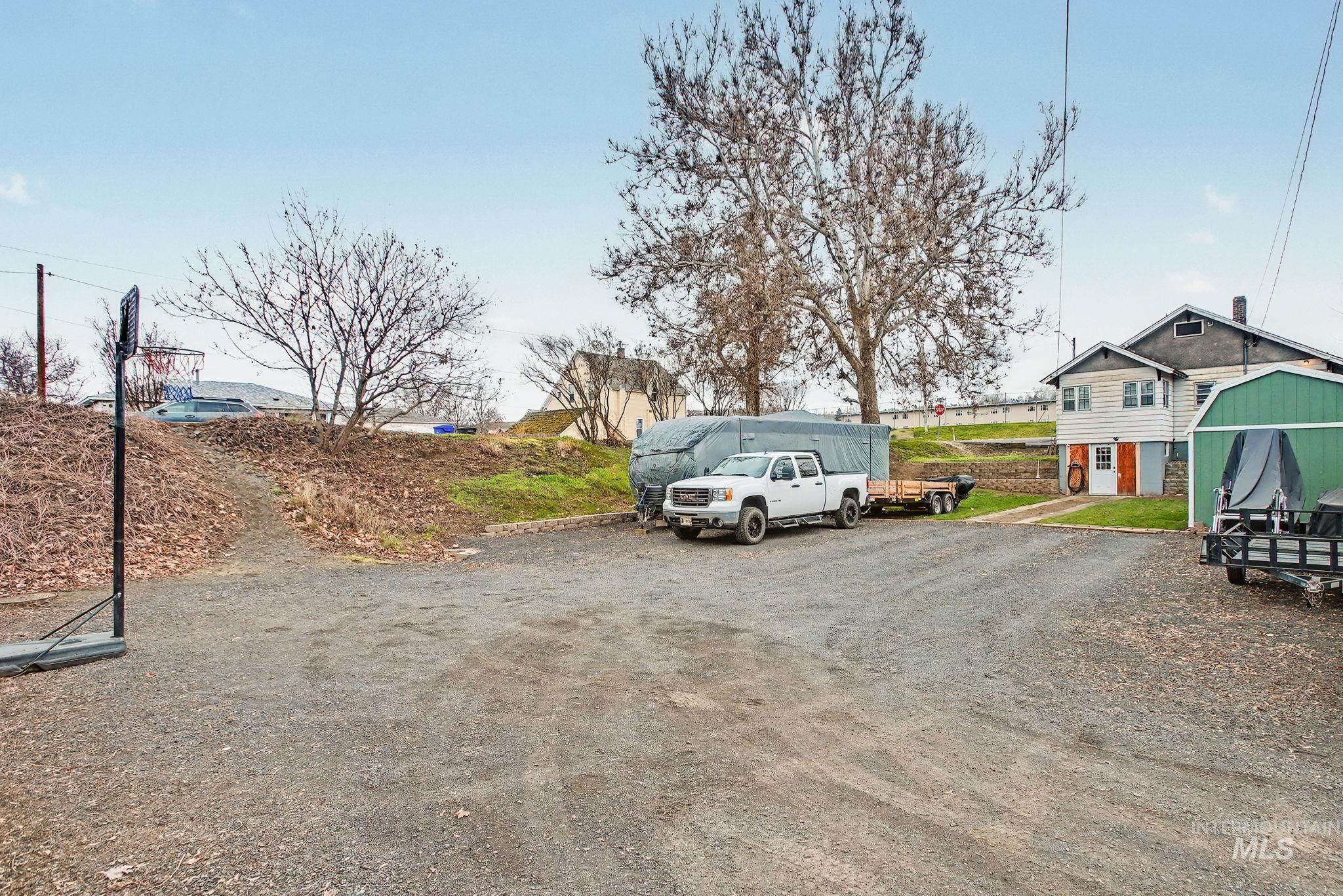 1527 11th Avenue Property Photo 4