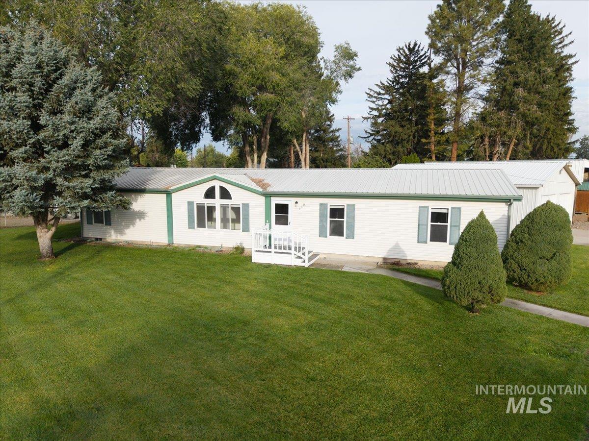 670 E Garfield Property Photo 1