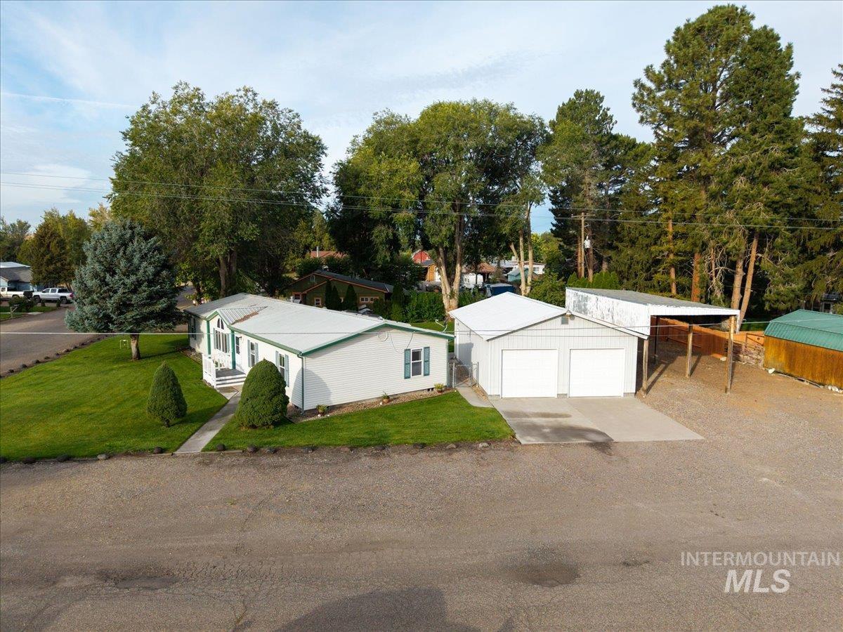 670 E Garfield Property Photo 3