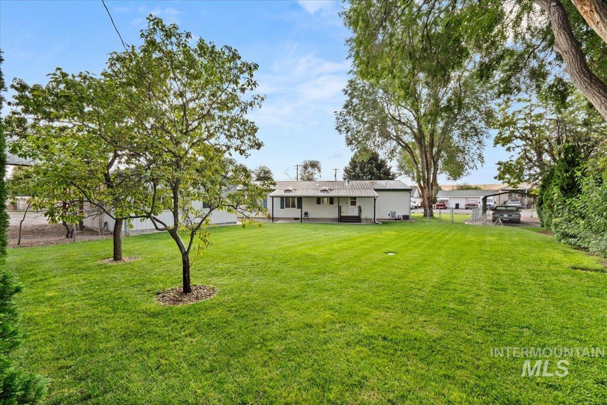 670 E Garfield Property Photo 32