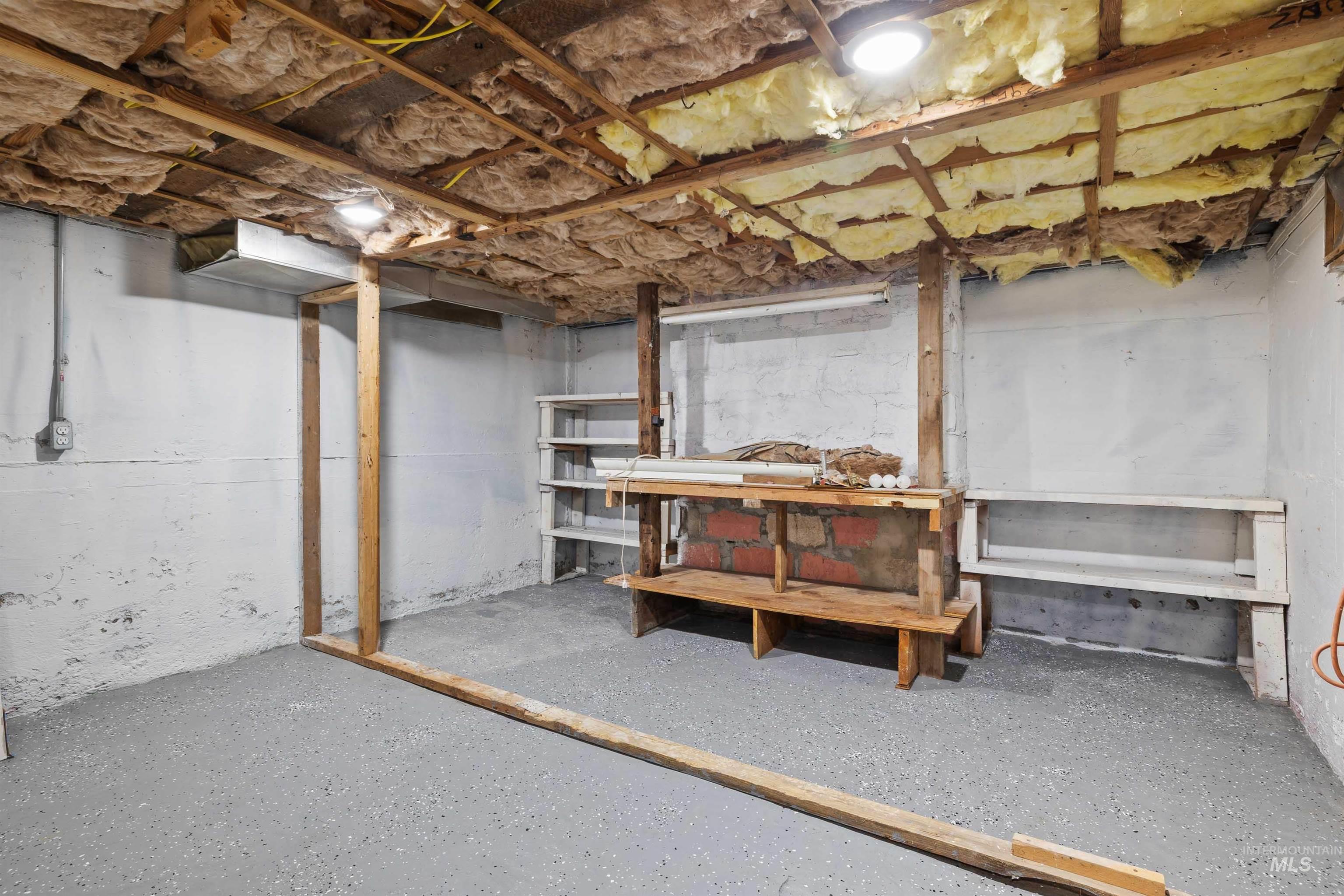 4205 N 1410 E Property Photo 23