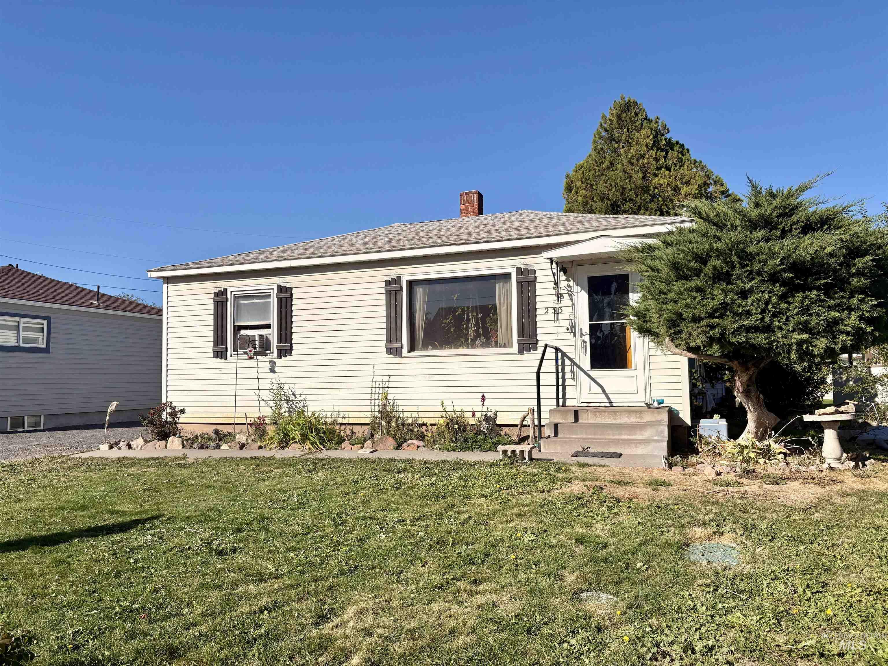 253 Blue Lakes Boulevard Property Photo 1