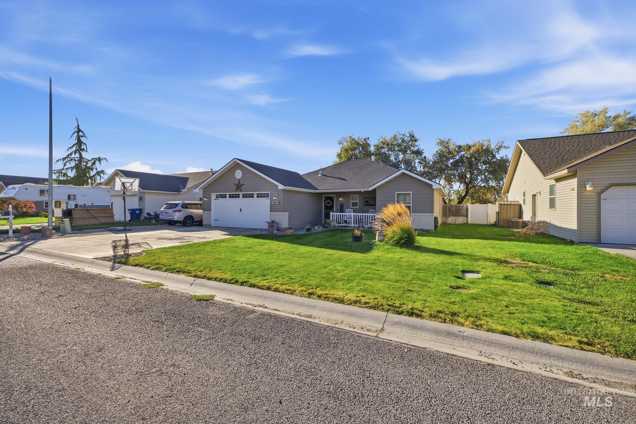 1009 Lauren Lane Property Photo 5