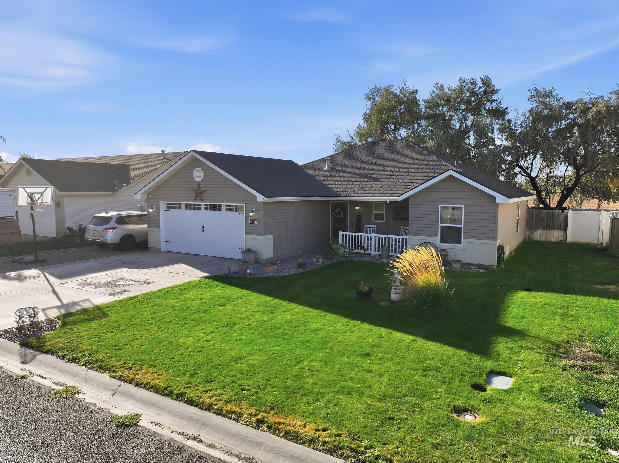 1009 Lauren Lane Property Photo 6