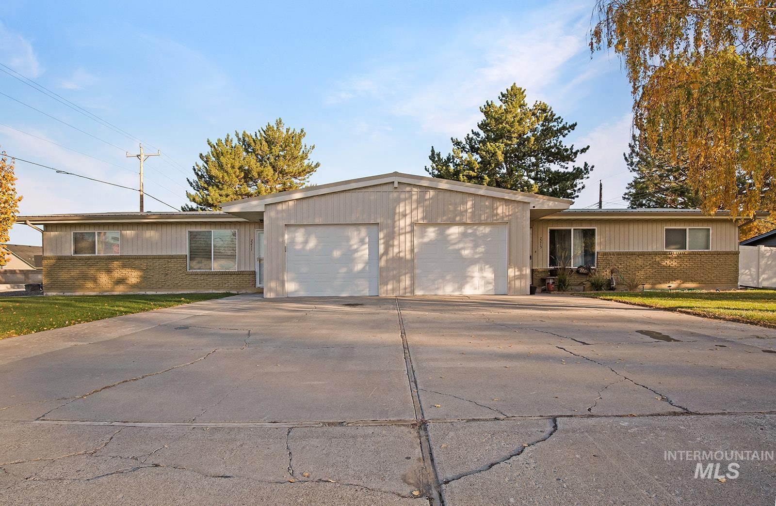 2211-2215 Crest Ave. Property Photo 1