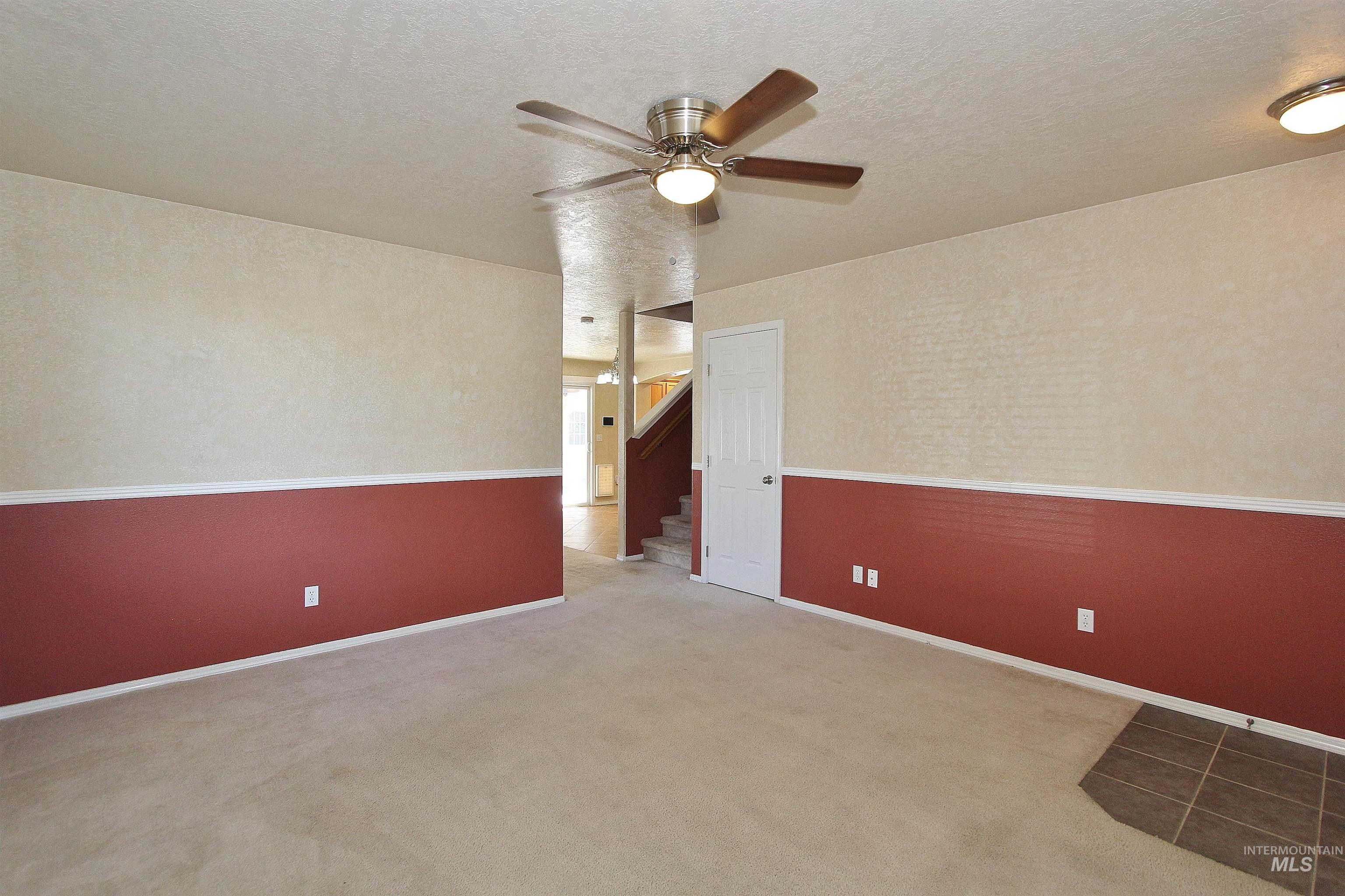570 N Sourwood Avenue Property Photo 4