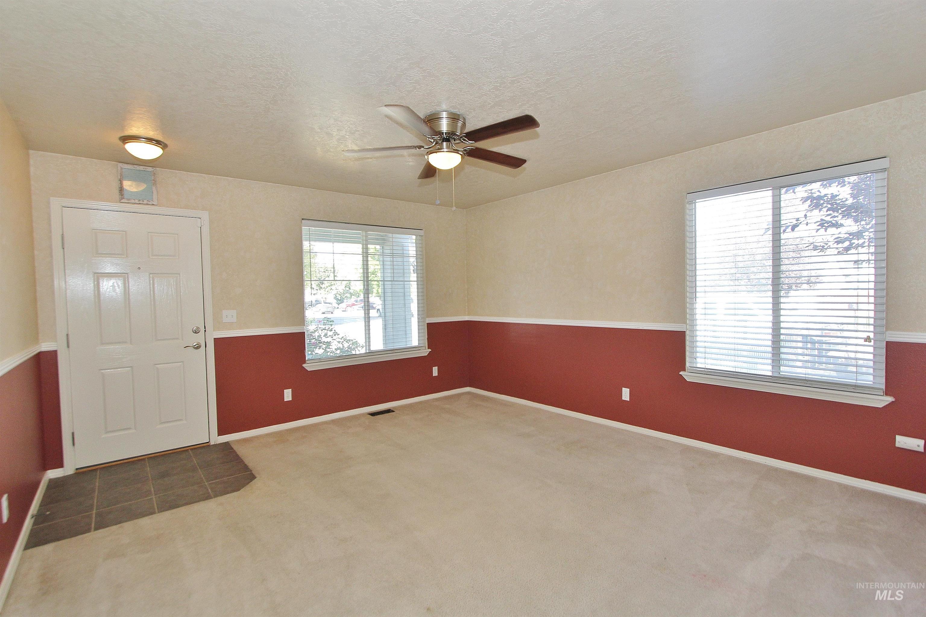 570 N Sourwood Avenue Property Photo 6