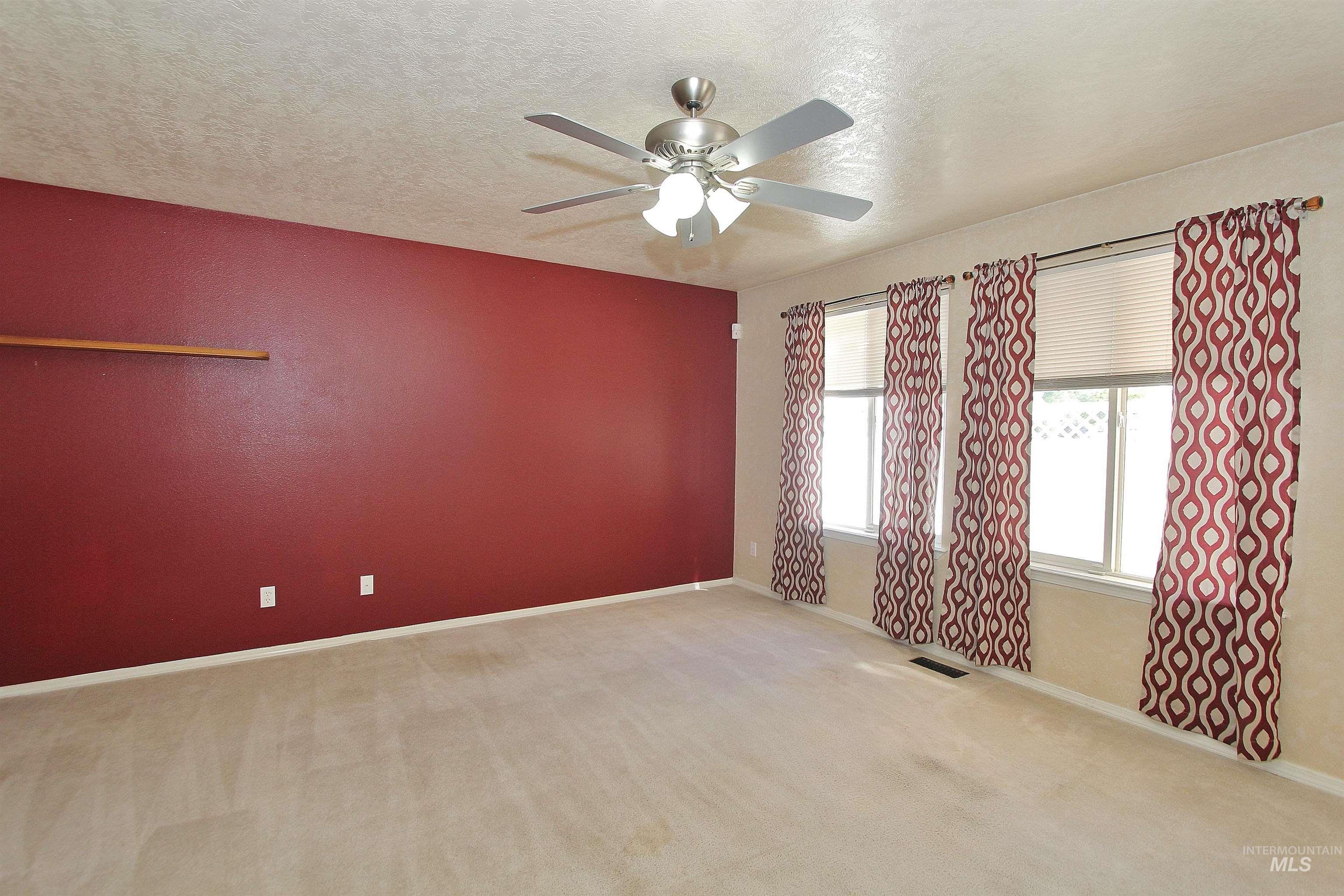 570 N Sourwood Avenue Property Photo 7