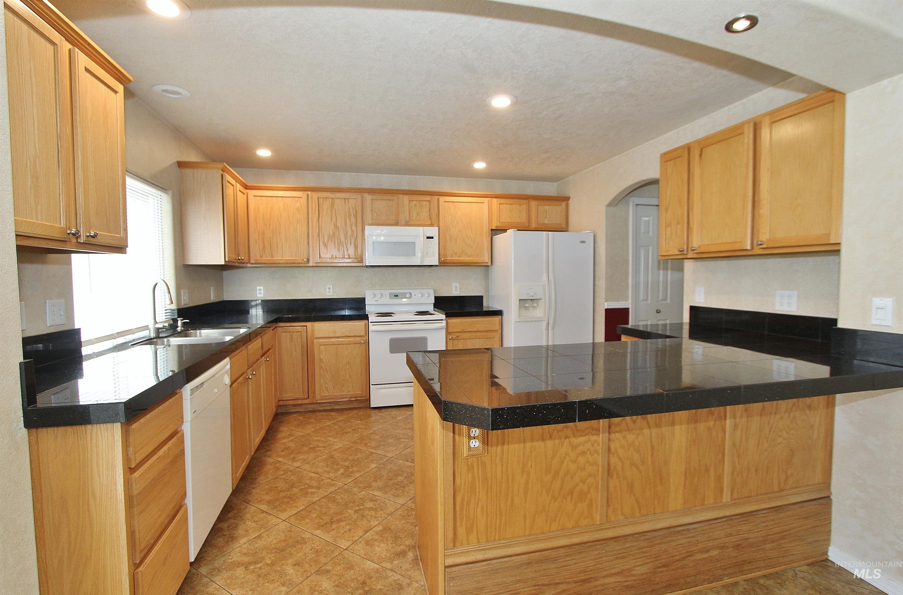 570 N Sourwood Avenue Property Photo 10