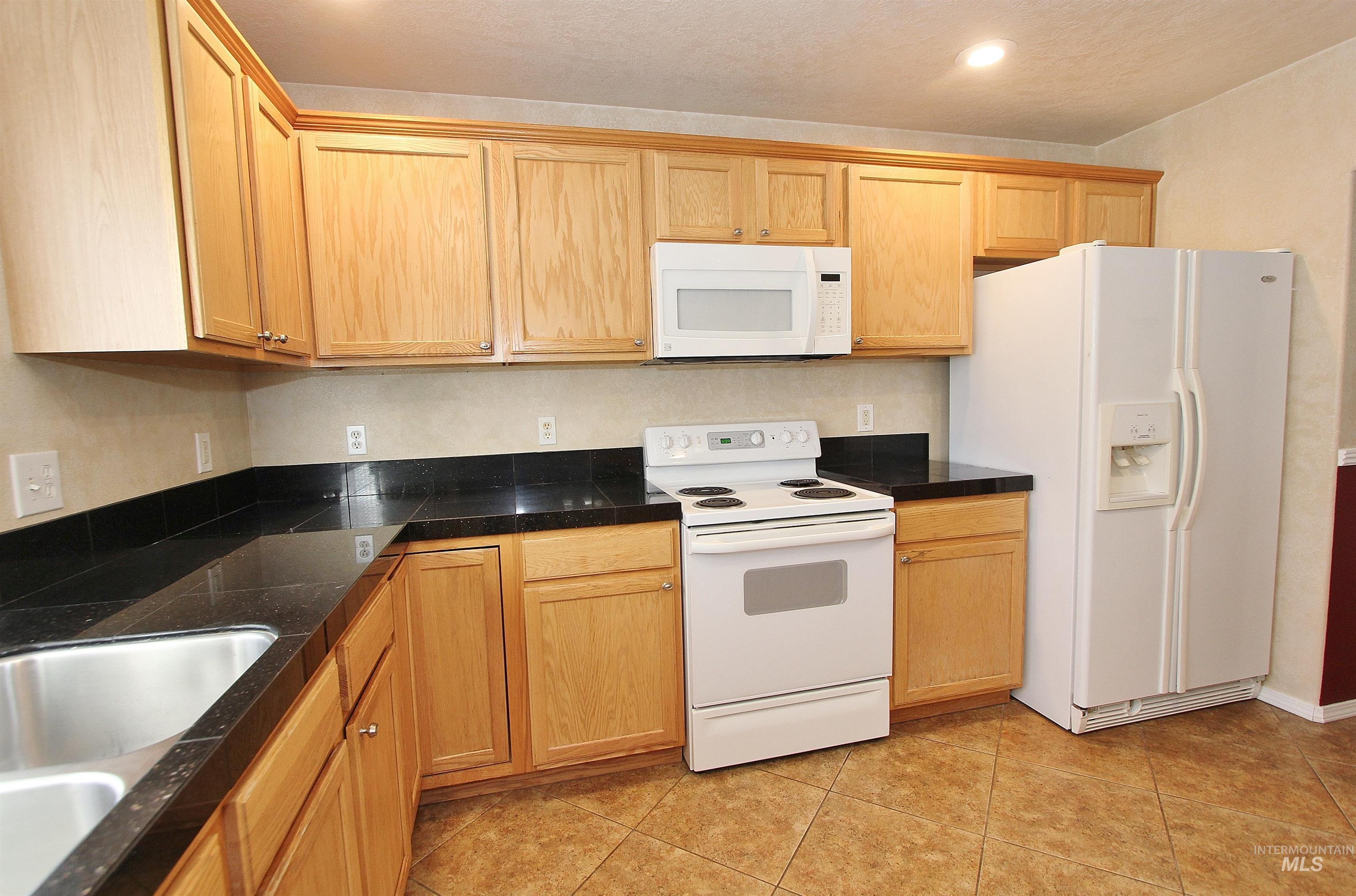 570 N Sourwood Avenue Property Photo 12