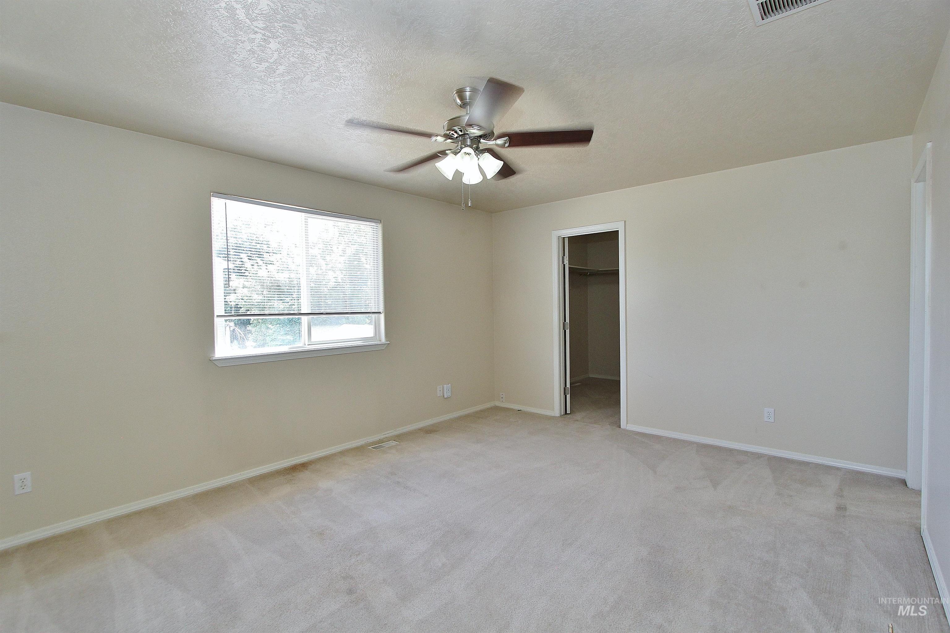 570 N Sourwood Avenue Property Photo 14