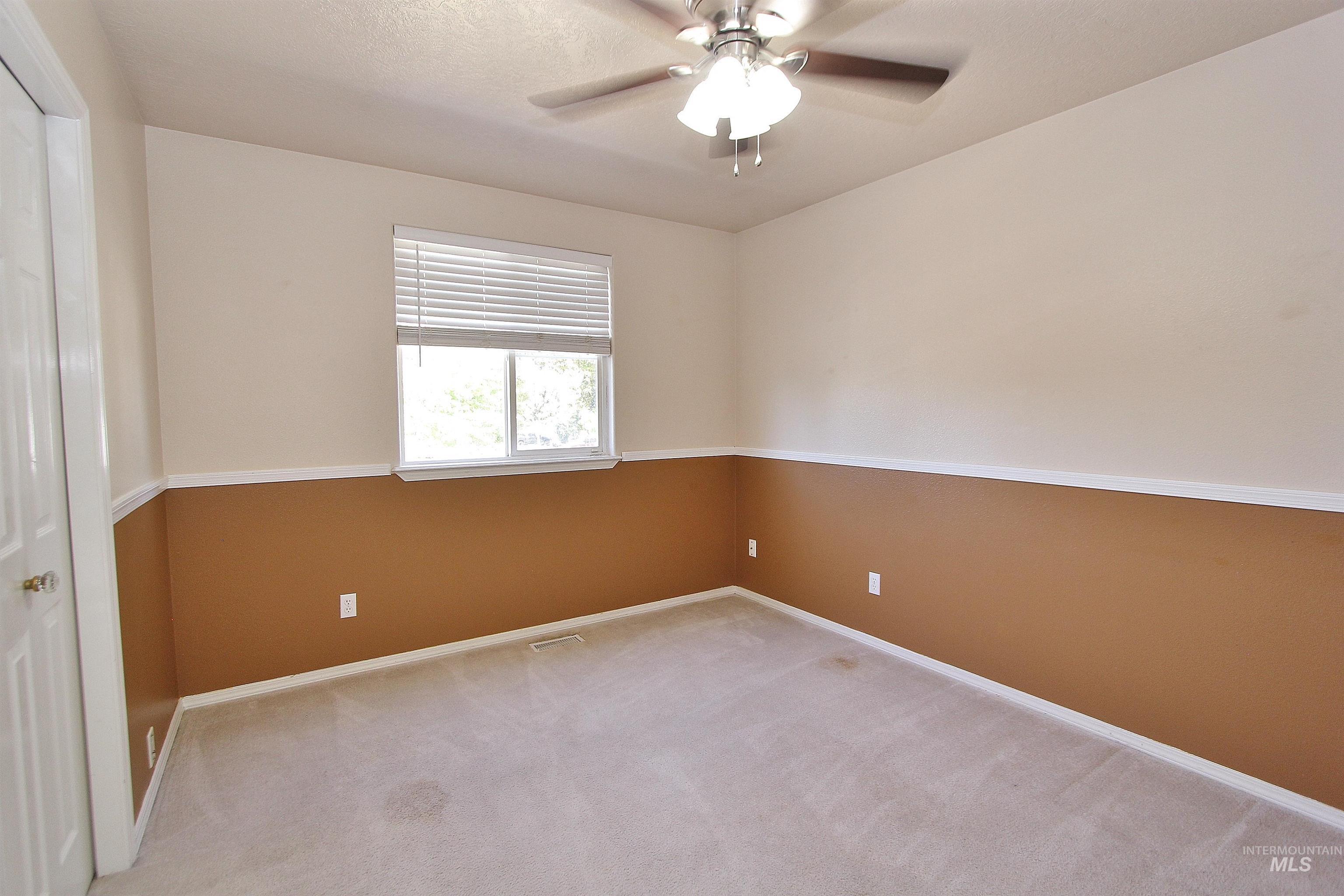 570 N Sourwood Avenue Property Photo 18