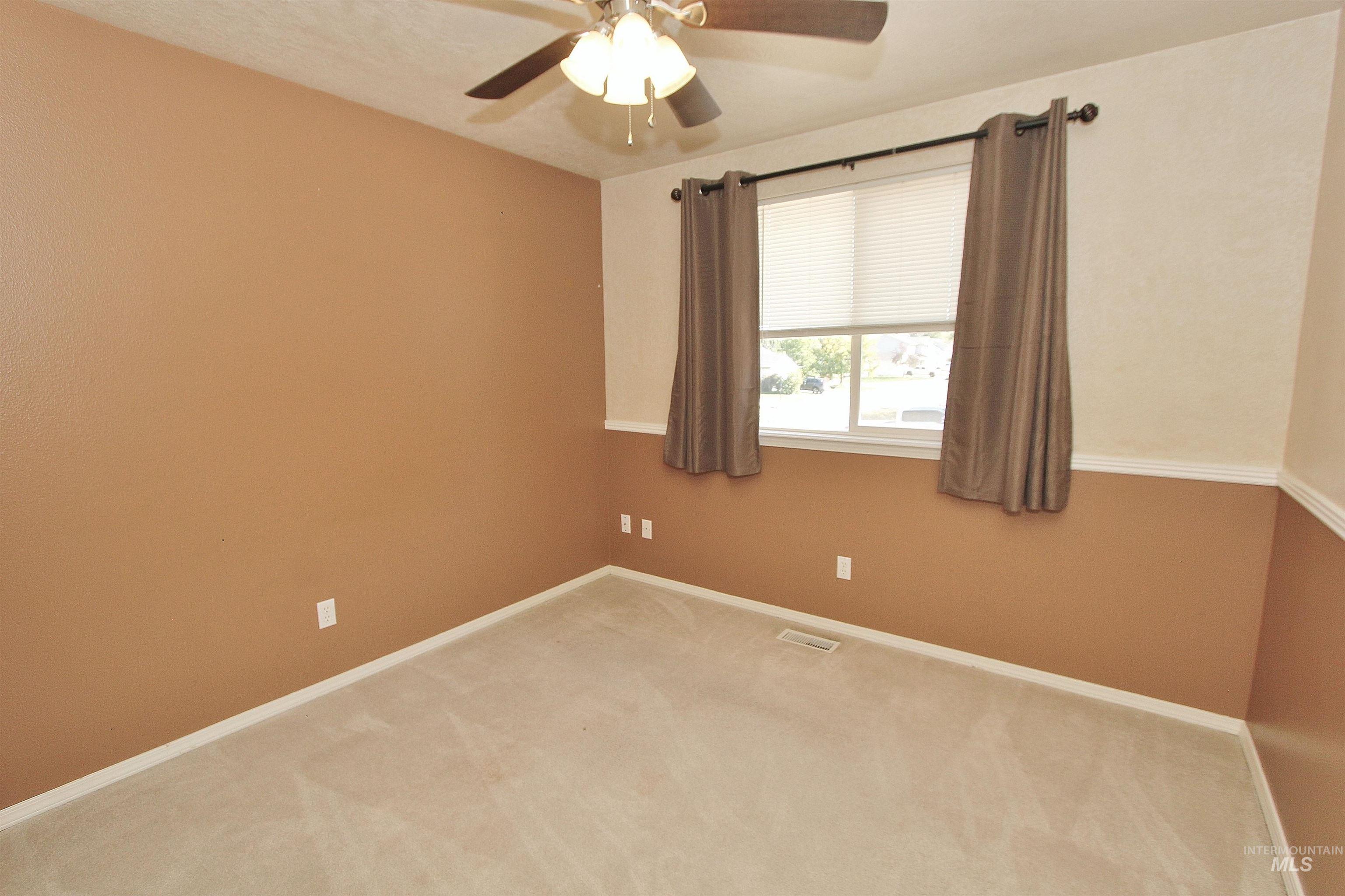 570 N Sourwood Avenue Property Photo 19