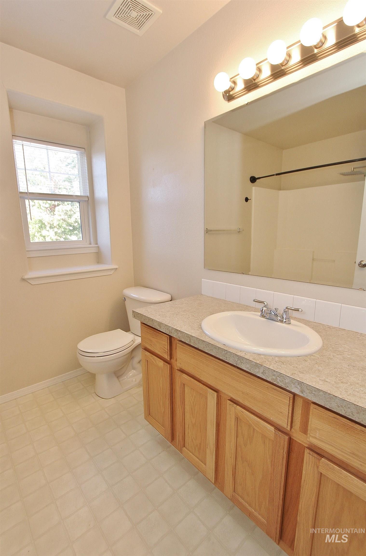 570 N Sourwood Avenue Property Photo 20