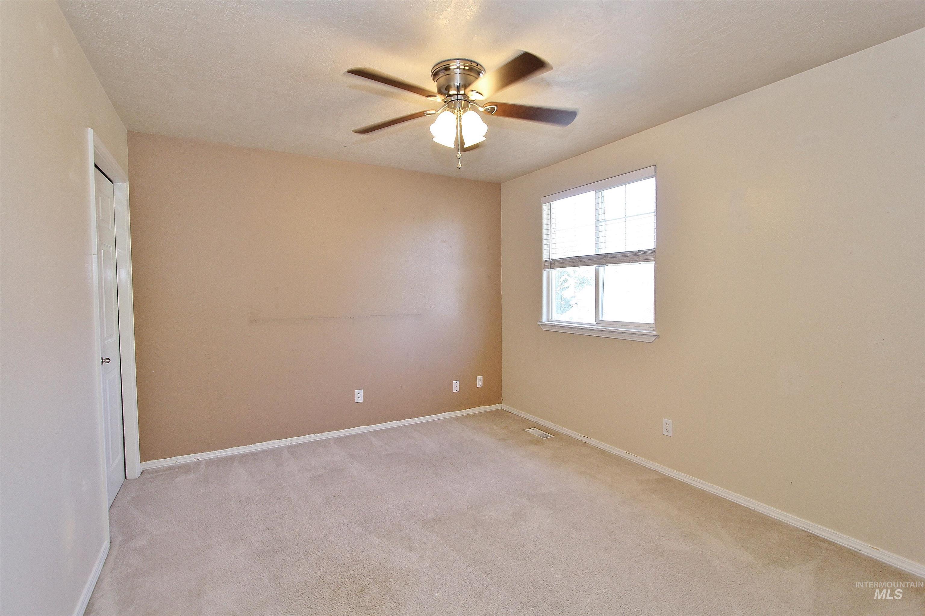 570 N Sourwood Avenue Property Photo 21