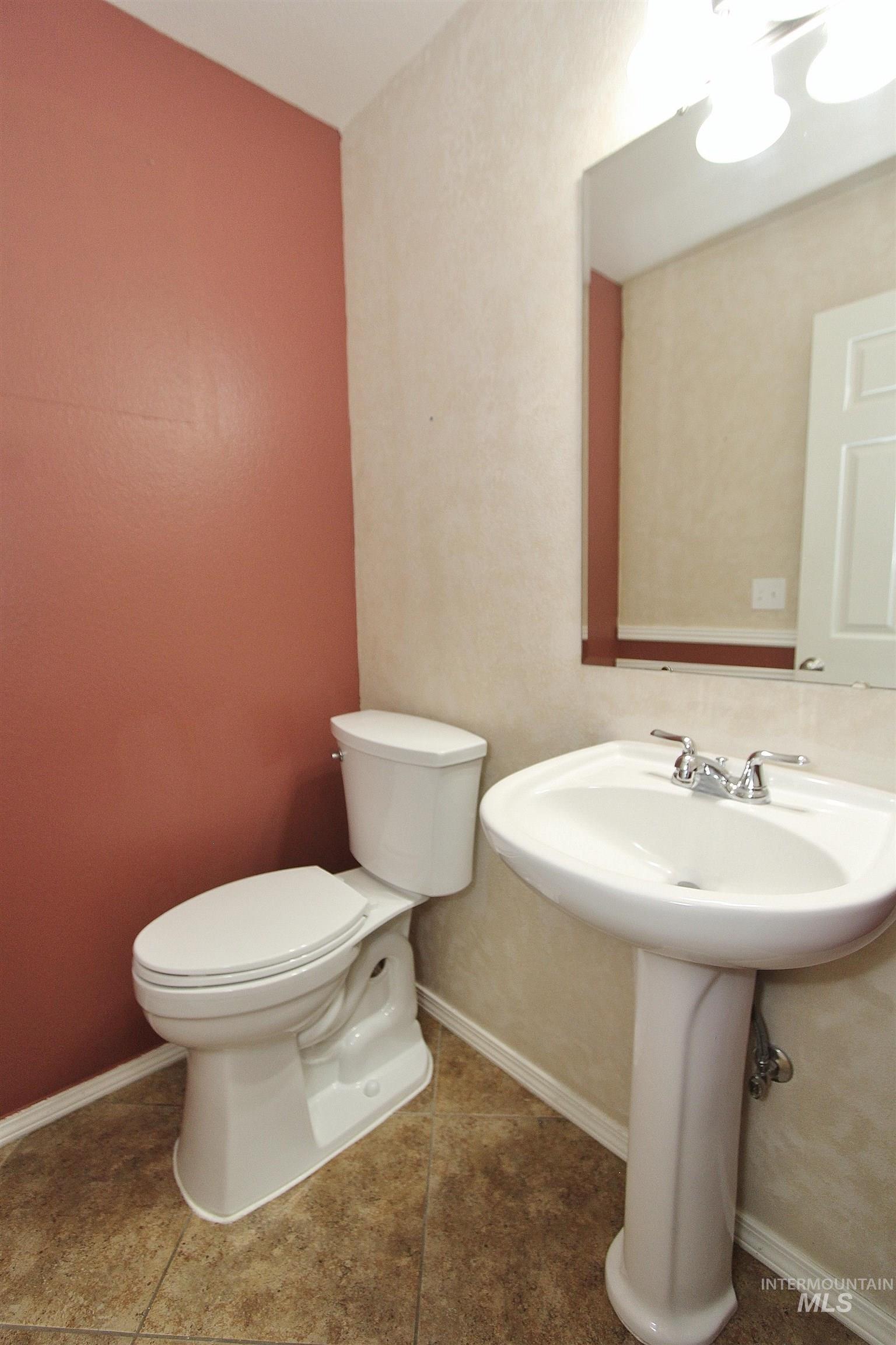 570 N Sourwood Avenue Property Photo 22