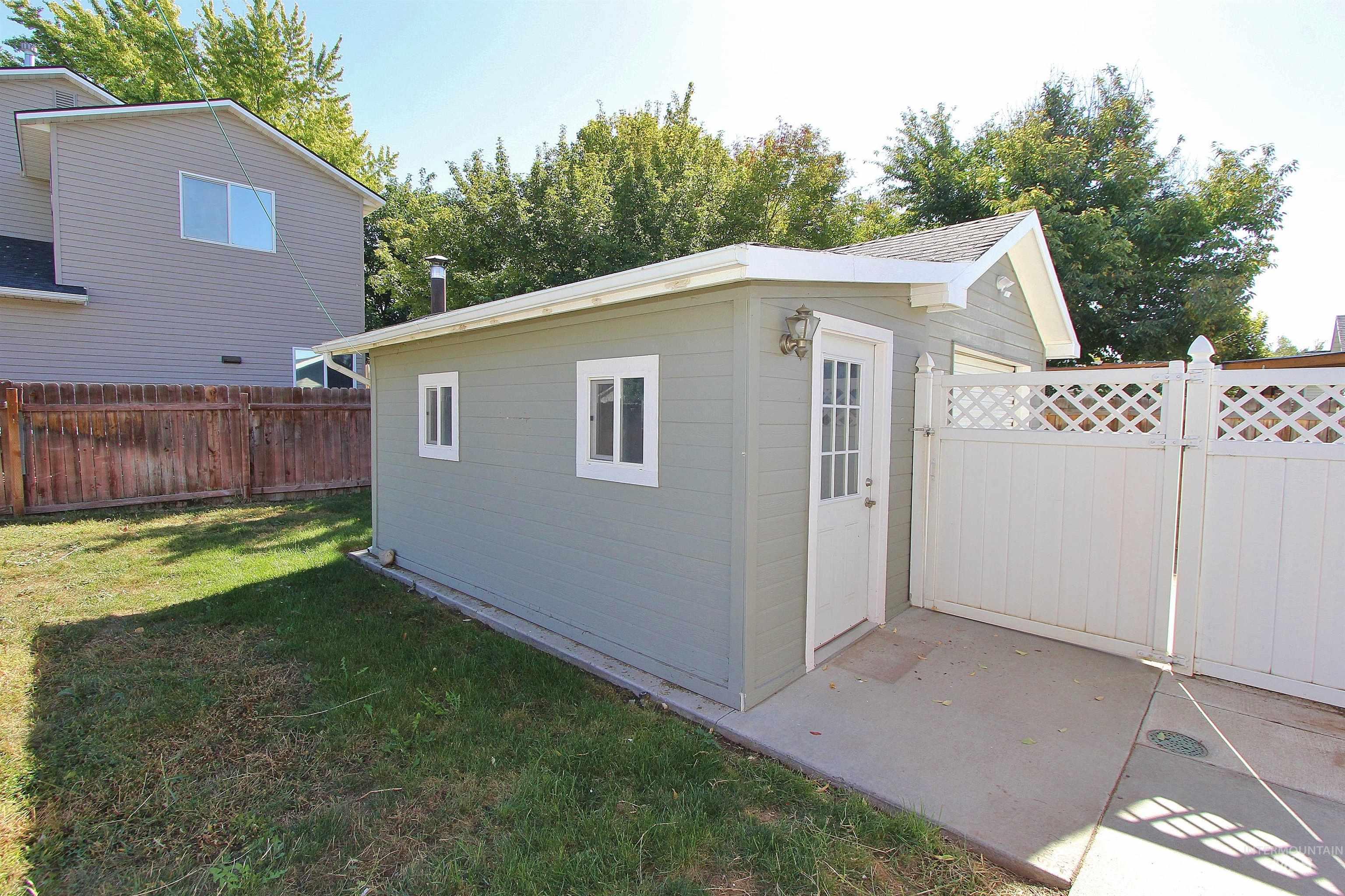 570 N Sourwood Avenue Property Photo 25