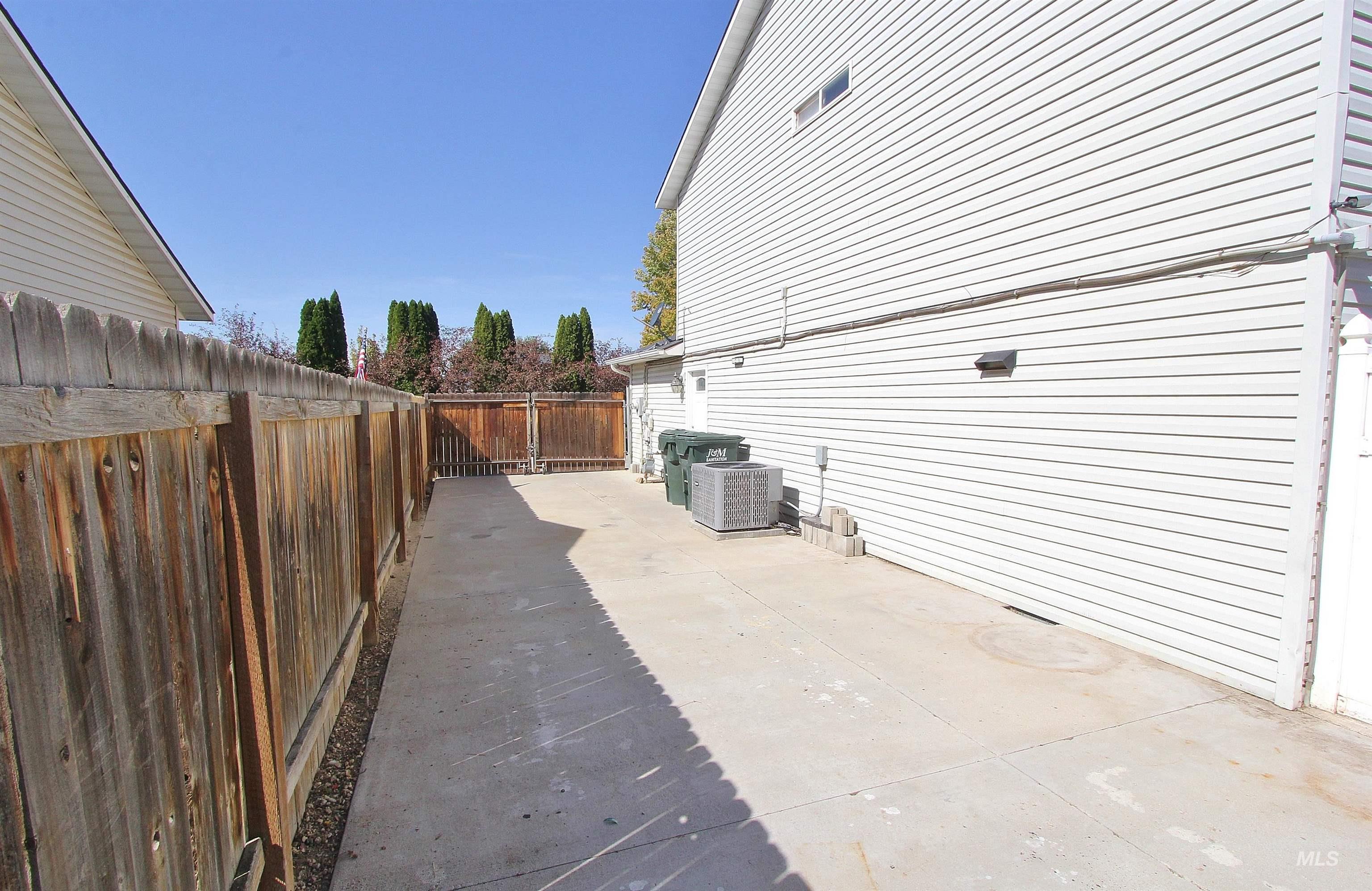 570 N Sourwood Avenue Property Photo 26