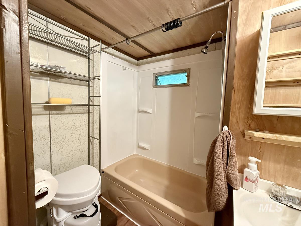 8 Kathleen Way Property Photo 11