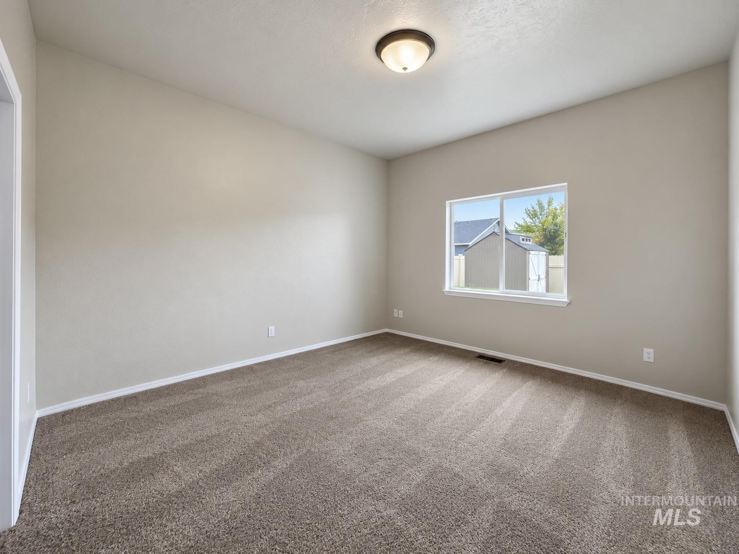 1014 Empire Dr Property Photo 11